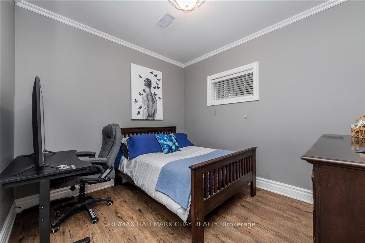 Photo 9 of 114 Chieftain Crescent, Barrie, Allandale Heights — HOMEH