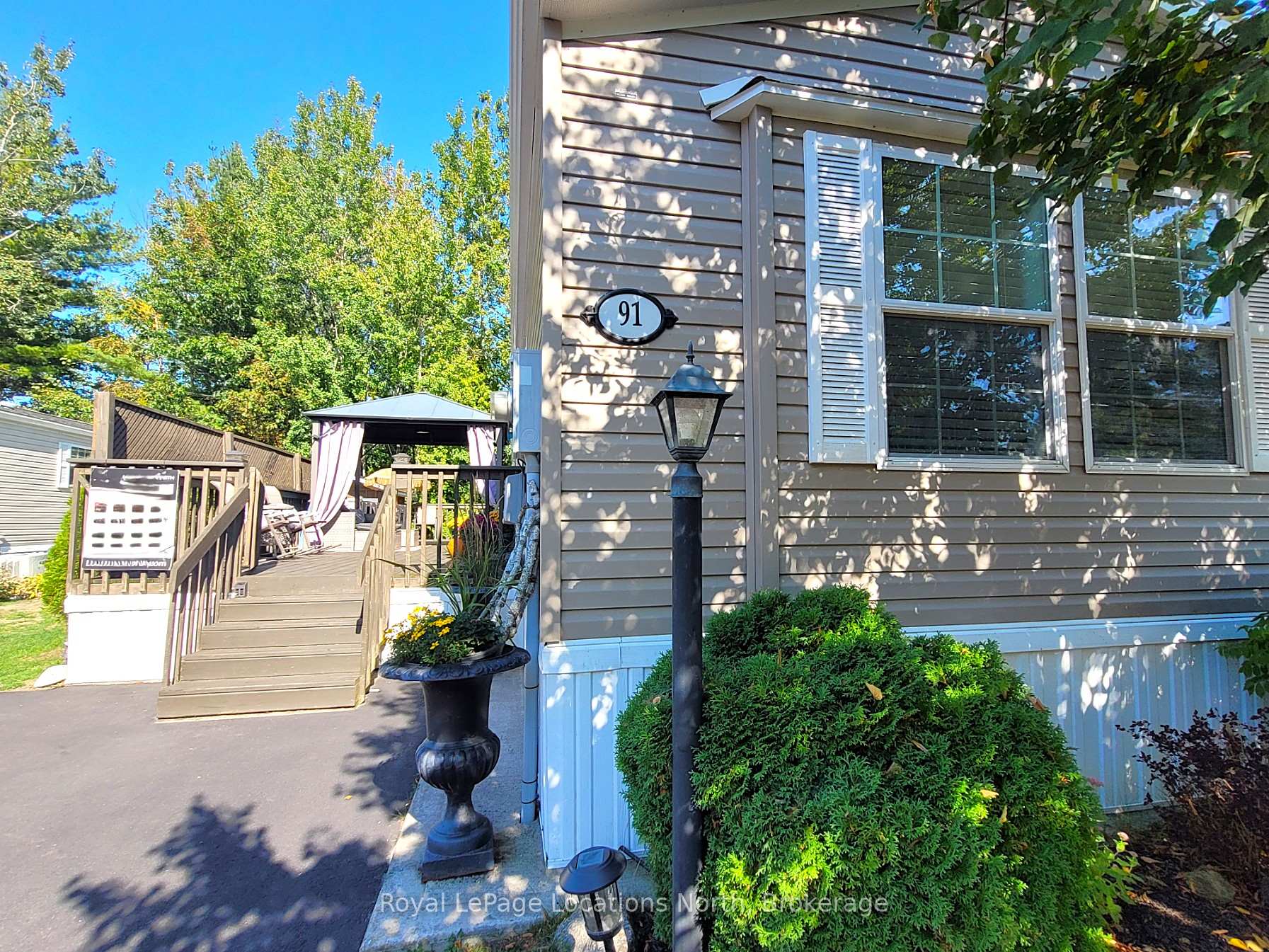 Front of 91 Georgian Glen Drive