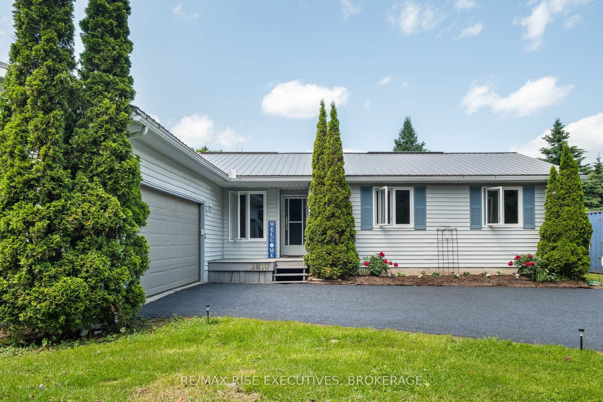Photo 3 of 3810 Maple Crest Court, Frontenac, Frontenac South — HOMEH