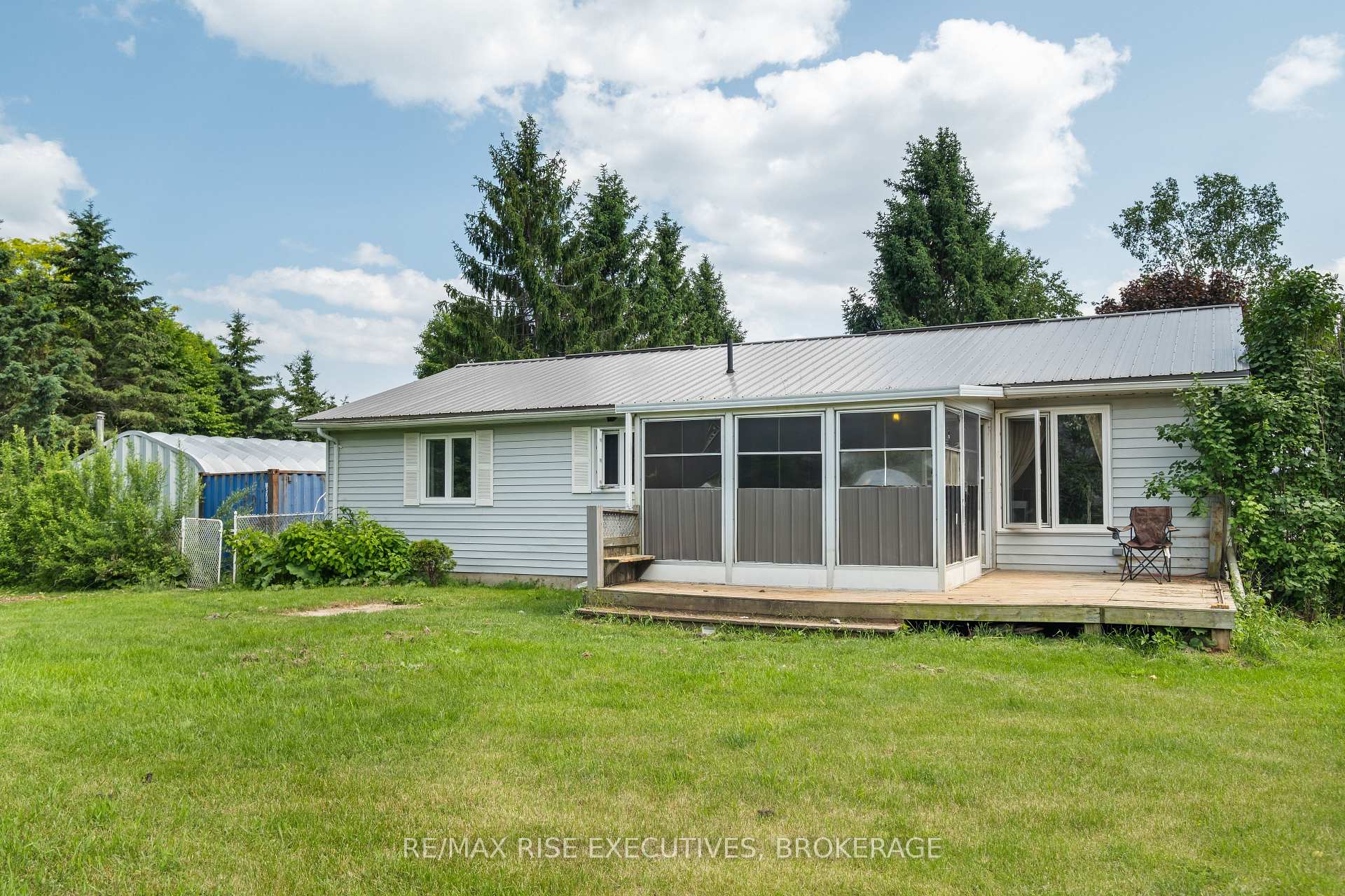 Photo 4 of 3810 Maple Crest Court, Frontenac, Frontenac South — HOMEH
