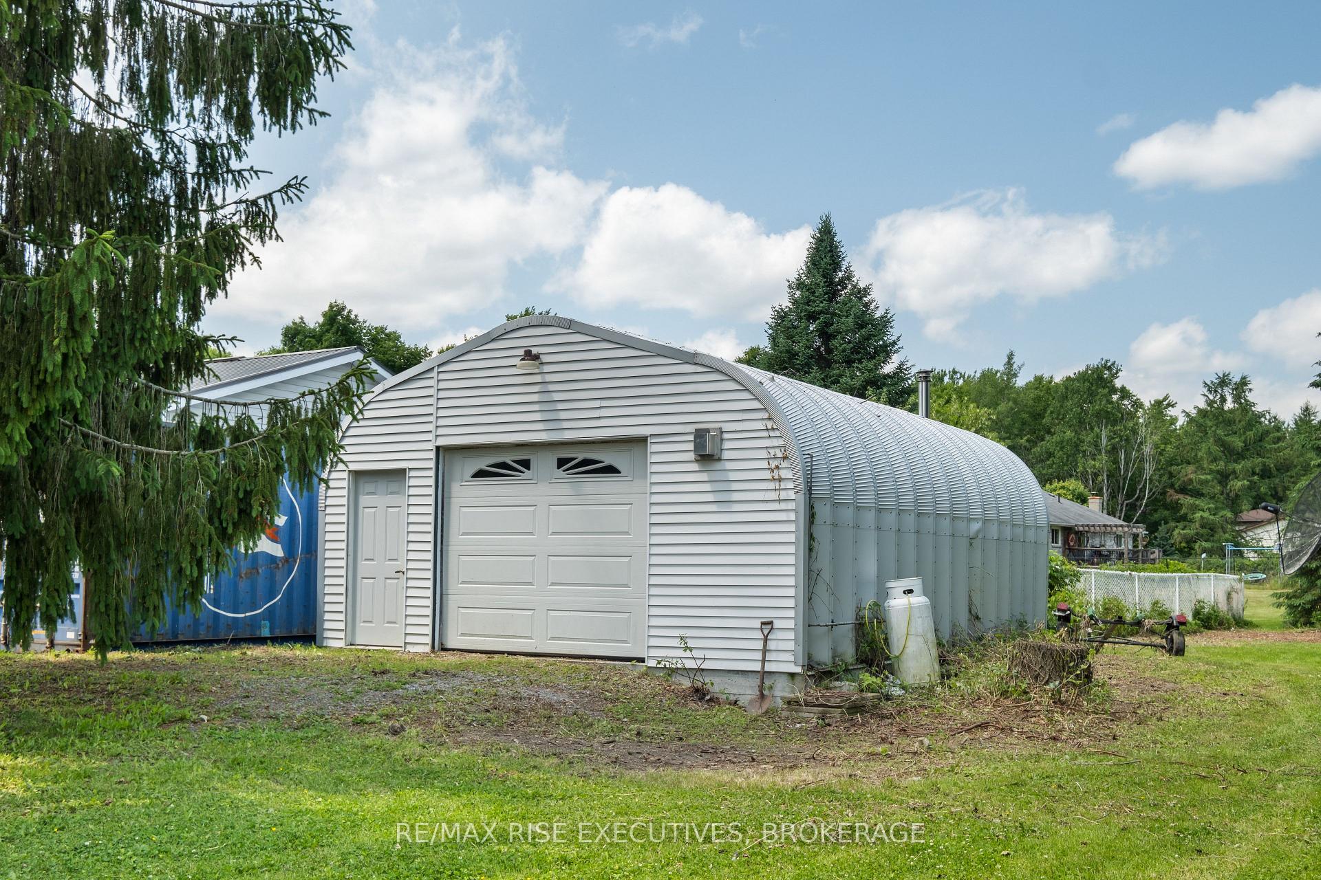 Photo 6 of 3810 Maple Crest Court, Frontenac, Frontenac South — HOMEH