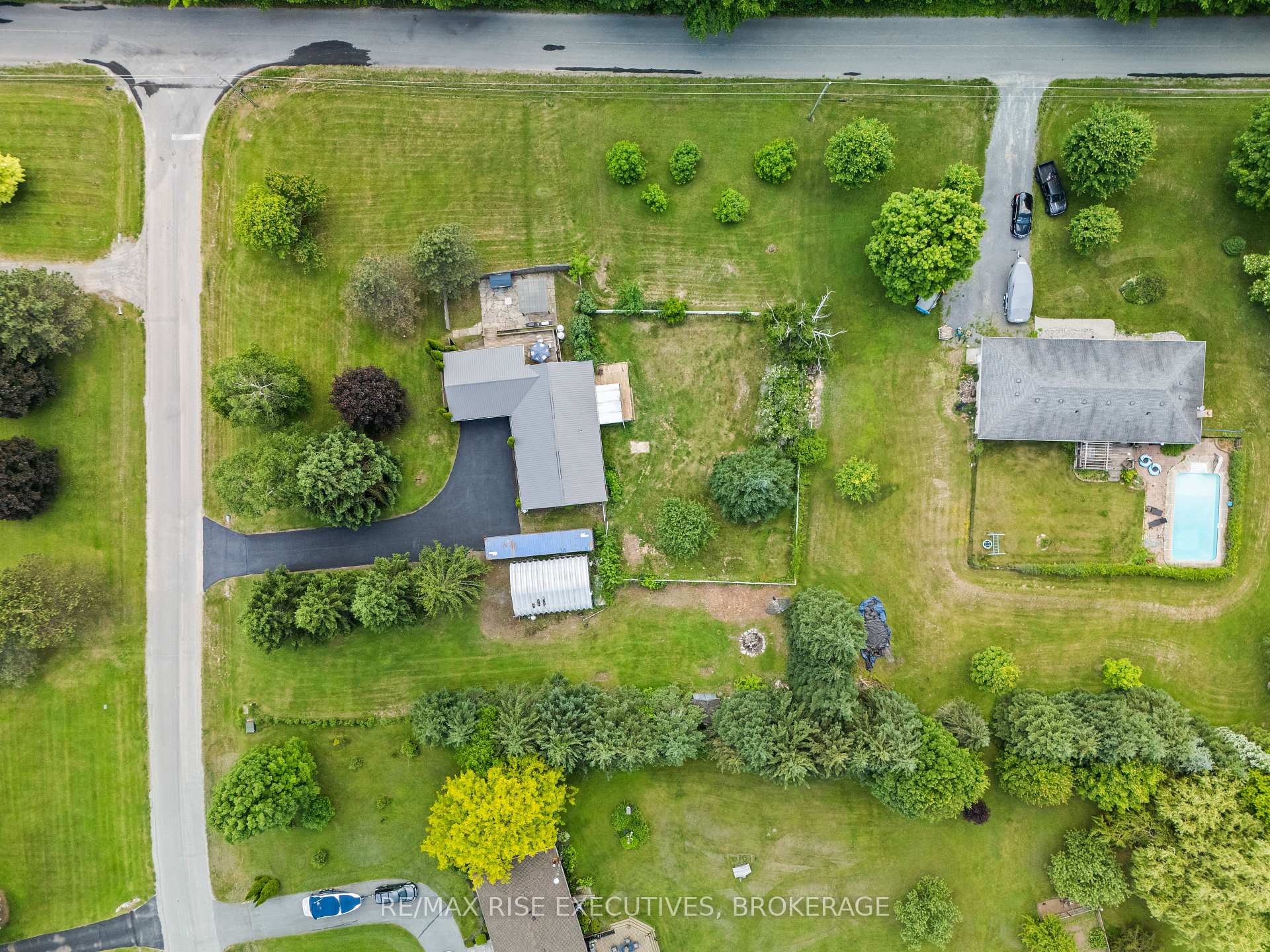 Photo 7 of 3810 Maple Crest Court, Frontenac, Frontenac South — HOMEH
