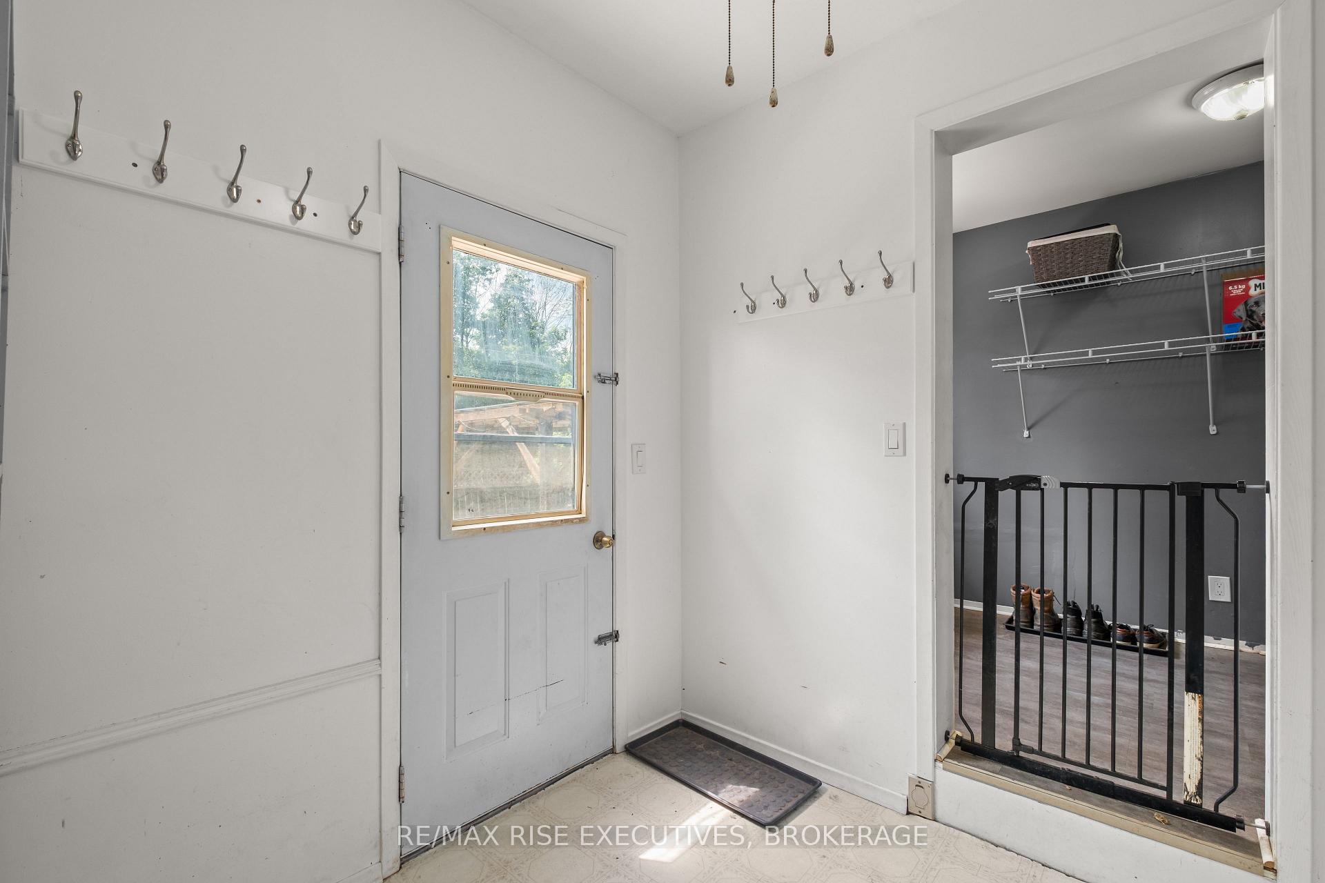 Photo 10 of 3810 Maple Crest Court, Frontenac, Frontenac South — HOMEH