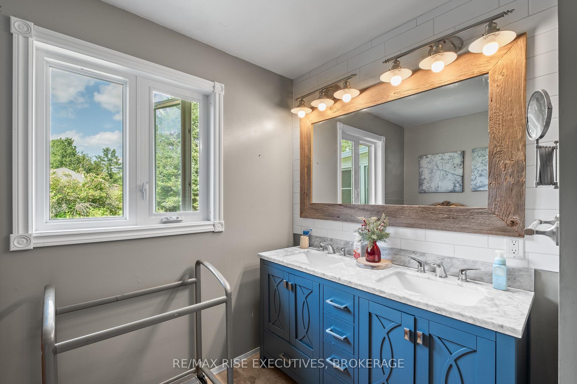 Photo 21 of 3810 Maple Crest Court, Frontenac, Frontenac South — HOMEH