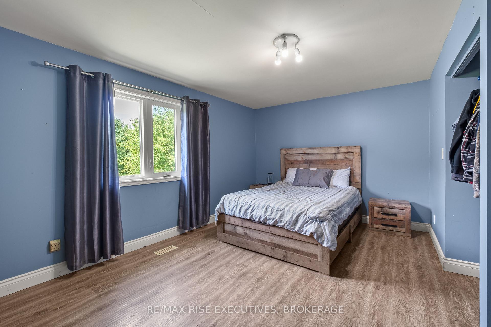 Photo 11 of 3810 Maple Crest Court, Frontenac, Frontenac South — HOMEH