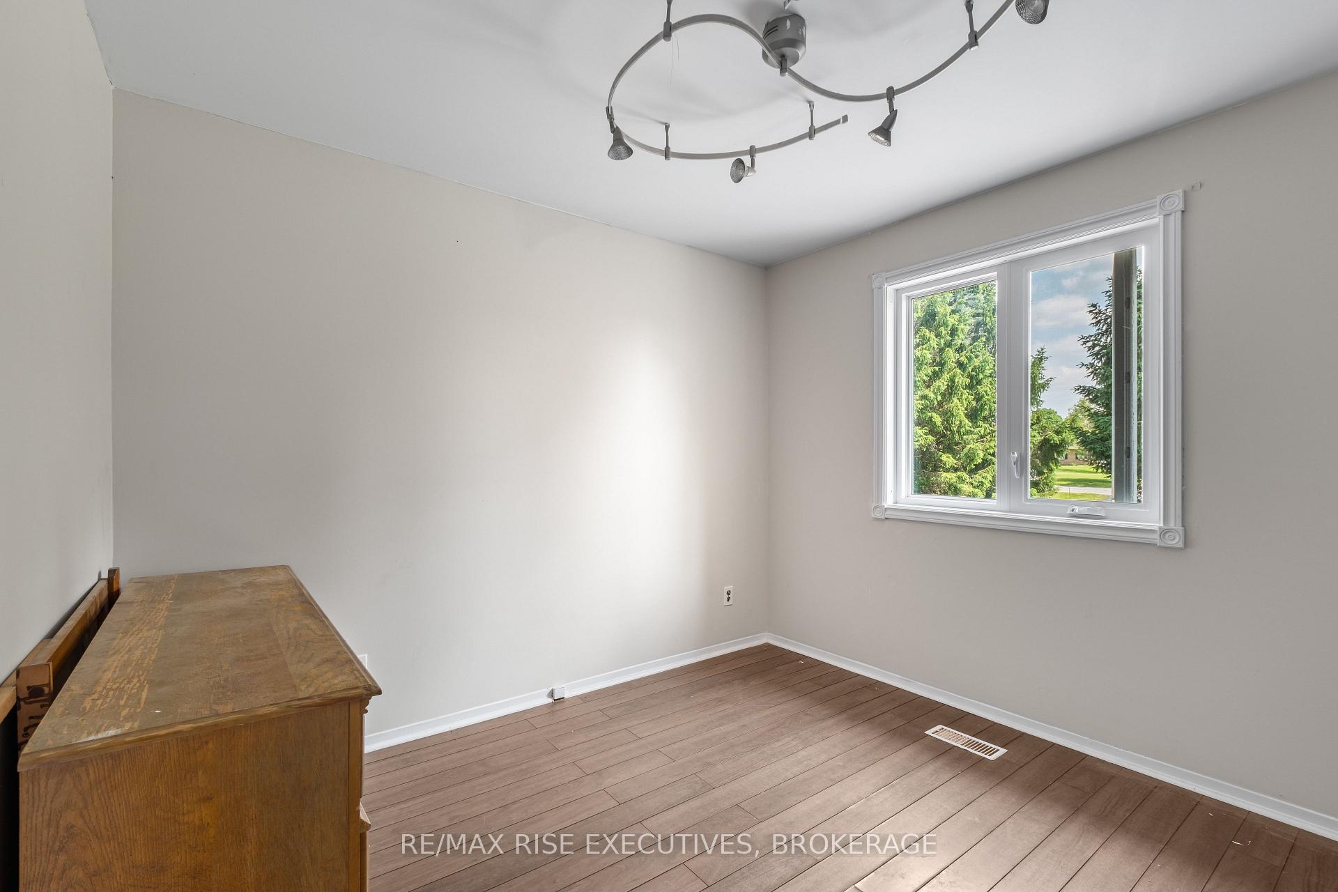 Photo 13 of 3810 Maple Crest Court, Frontenac, Frontenac South — HOMEH