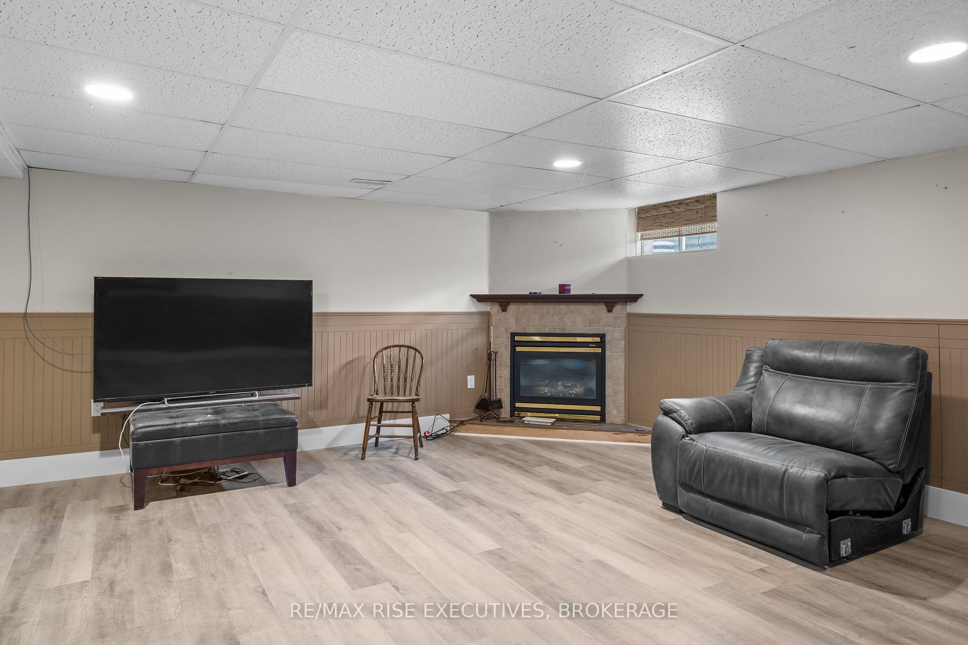 Photo 14 of 3810 Maple Crest Court, Frontenac, Frontenac South — HOMEH