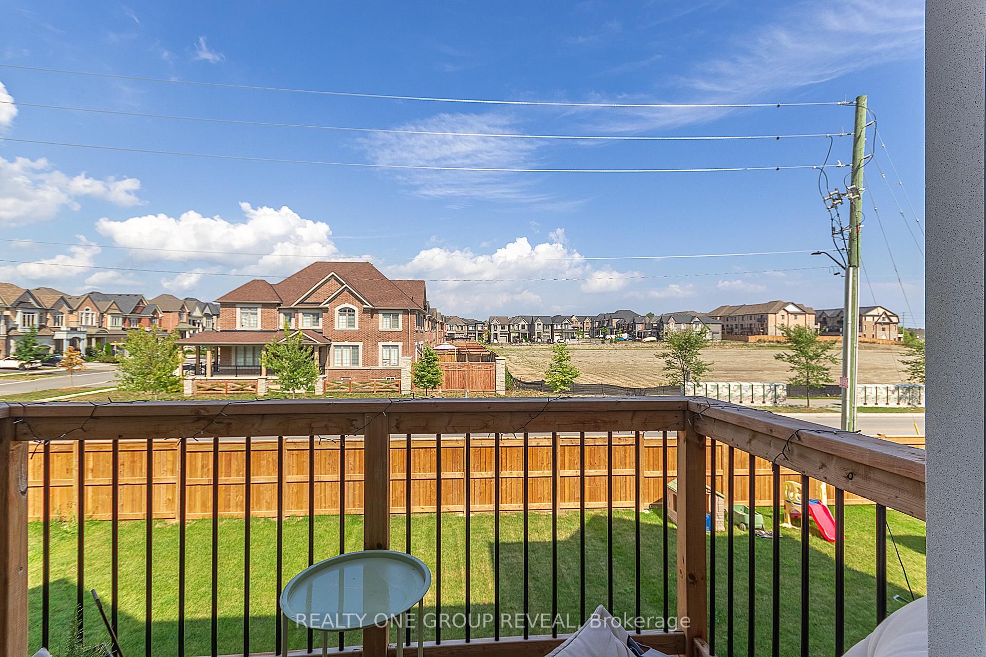 Photo 10 of 9 Morrison Crescent, Whitby, Rural Whitby — HOMEH