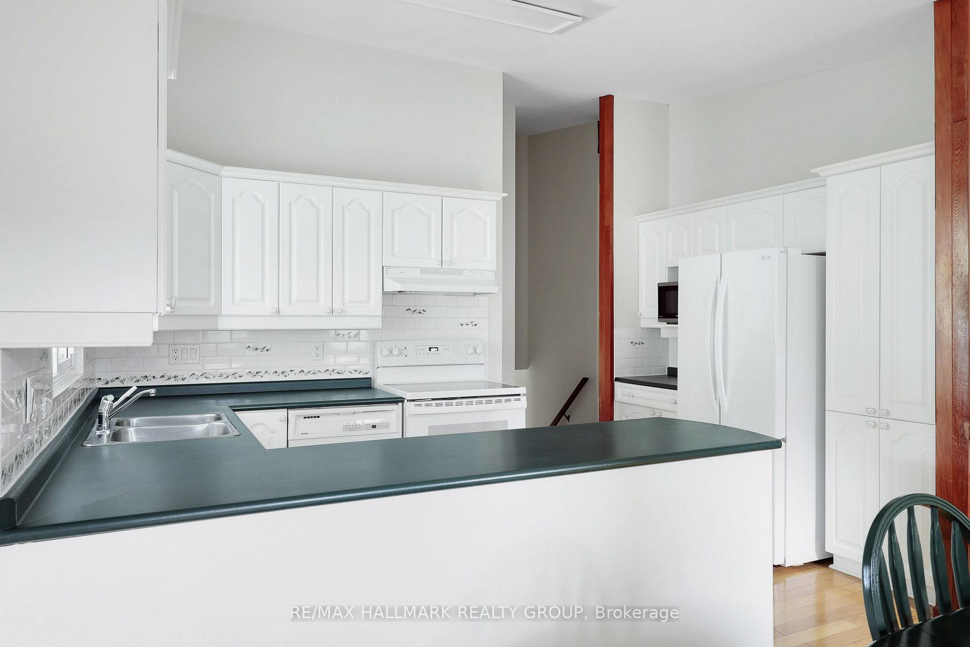 Photo 4 of 1252 Bonnie Crescent, Ottawa, Copeland Park — HOMEH