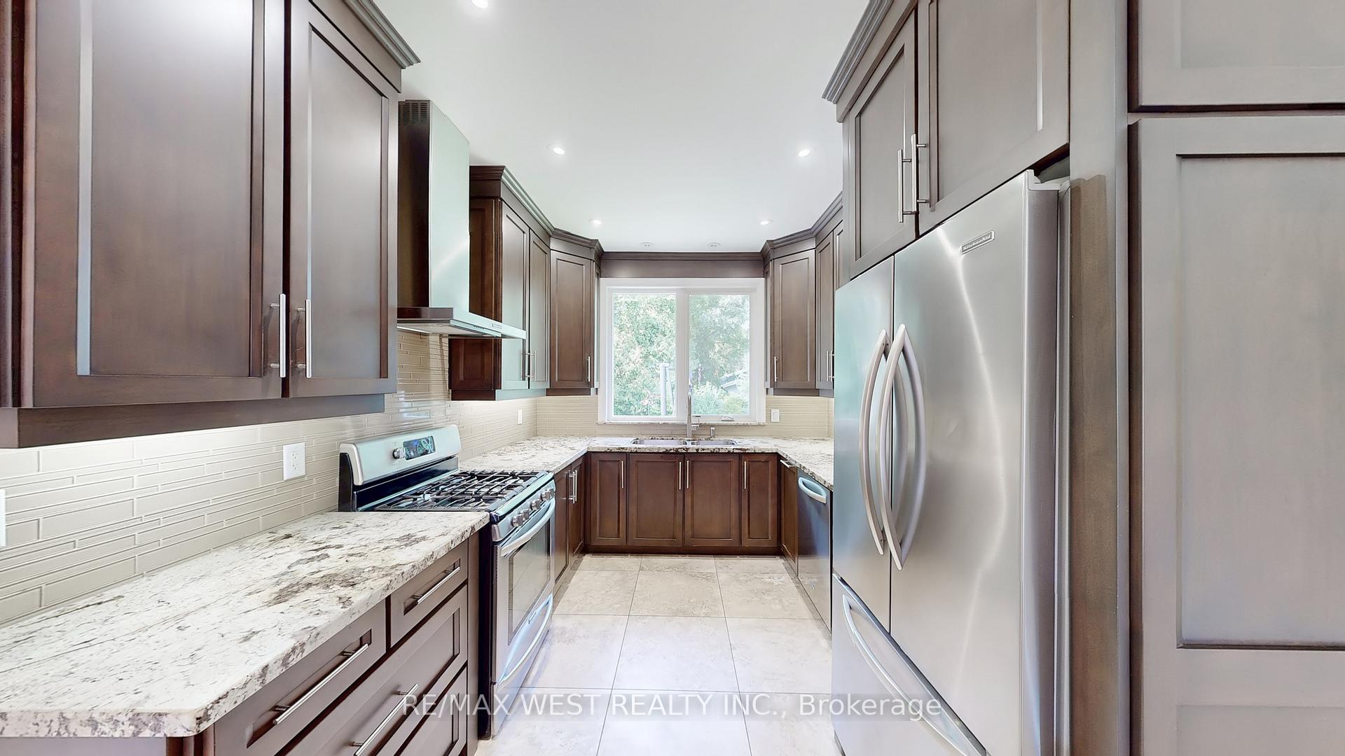 Photo 24 of 30 Goodman Crescent, Vaughan, Maple — HOMEH