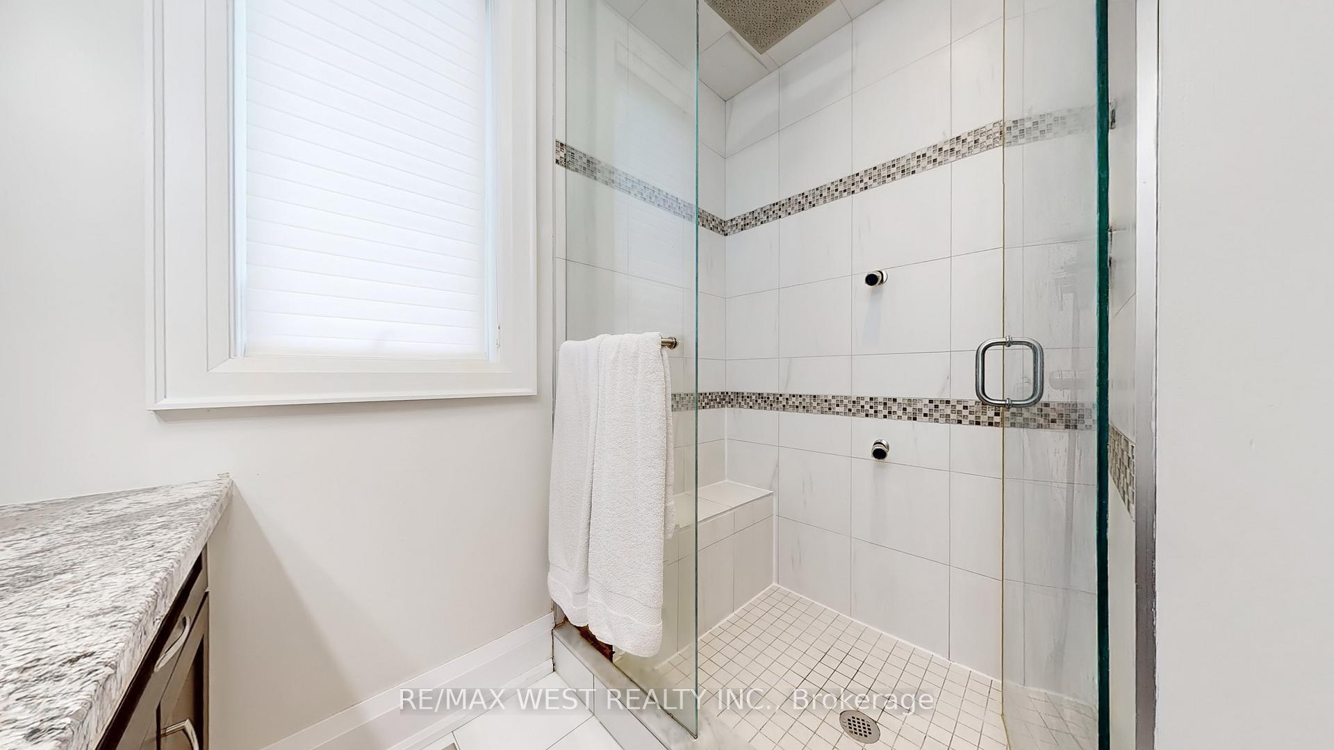 Photo 14 of 30 Goodman Crescent, Vaughan, Maple — HOMEH