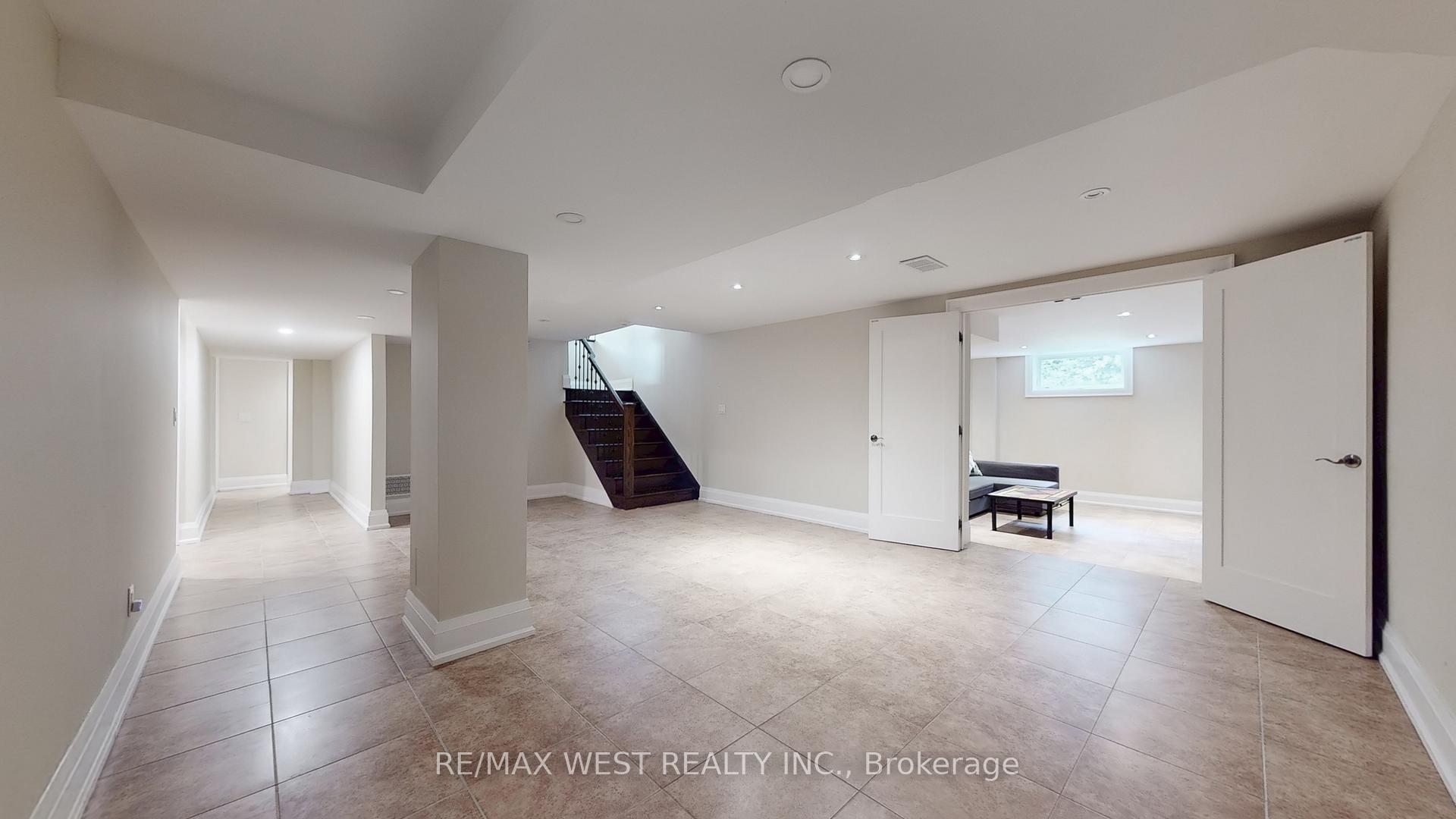 Photo 22 of 30 Goodman Crescent, Vaughan, Maple — HOMEH