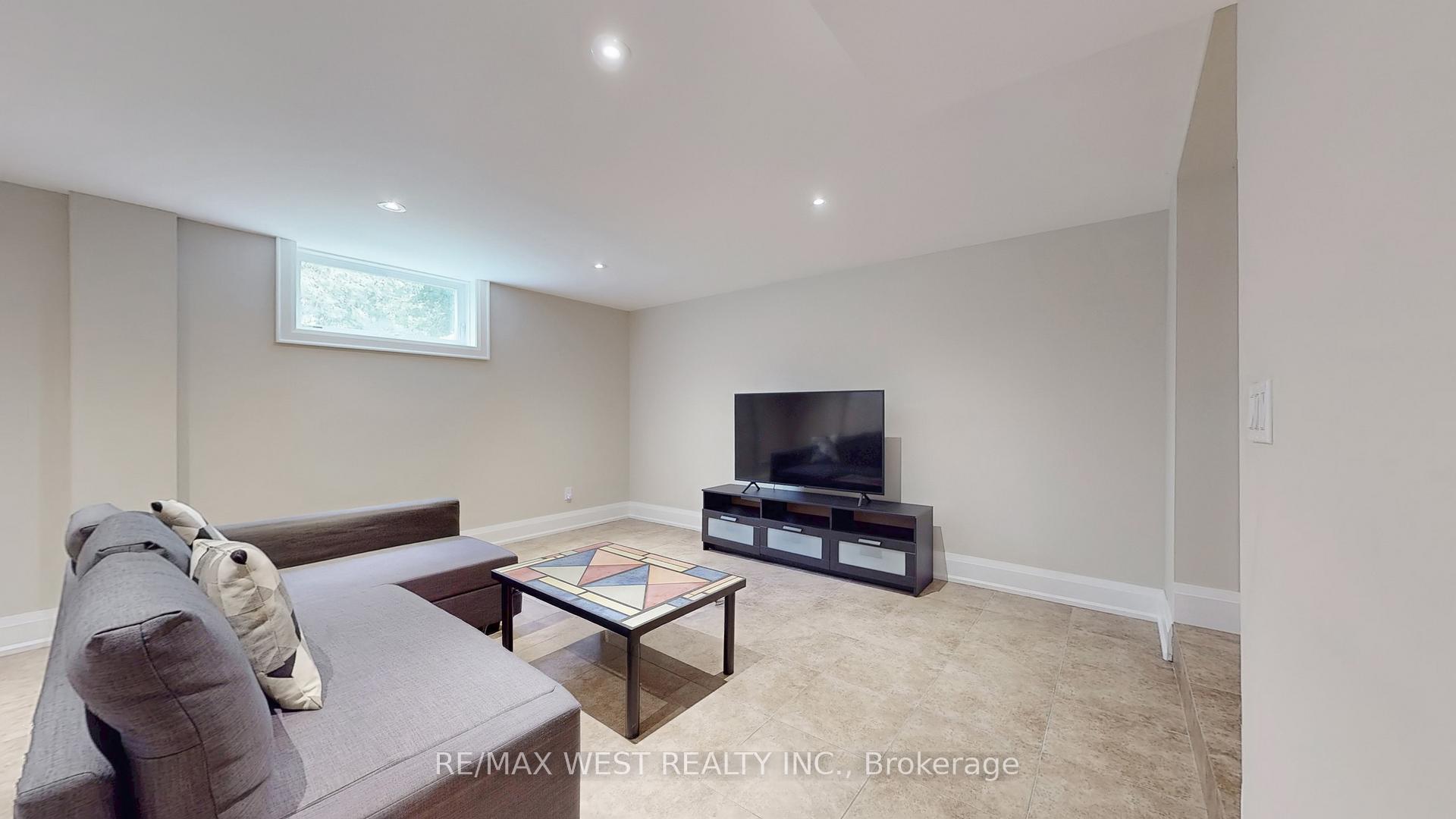 Photo 27 of 30 Goodman Crescent, Vaughan, Maple — HOMEH