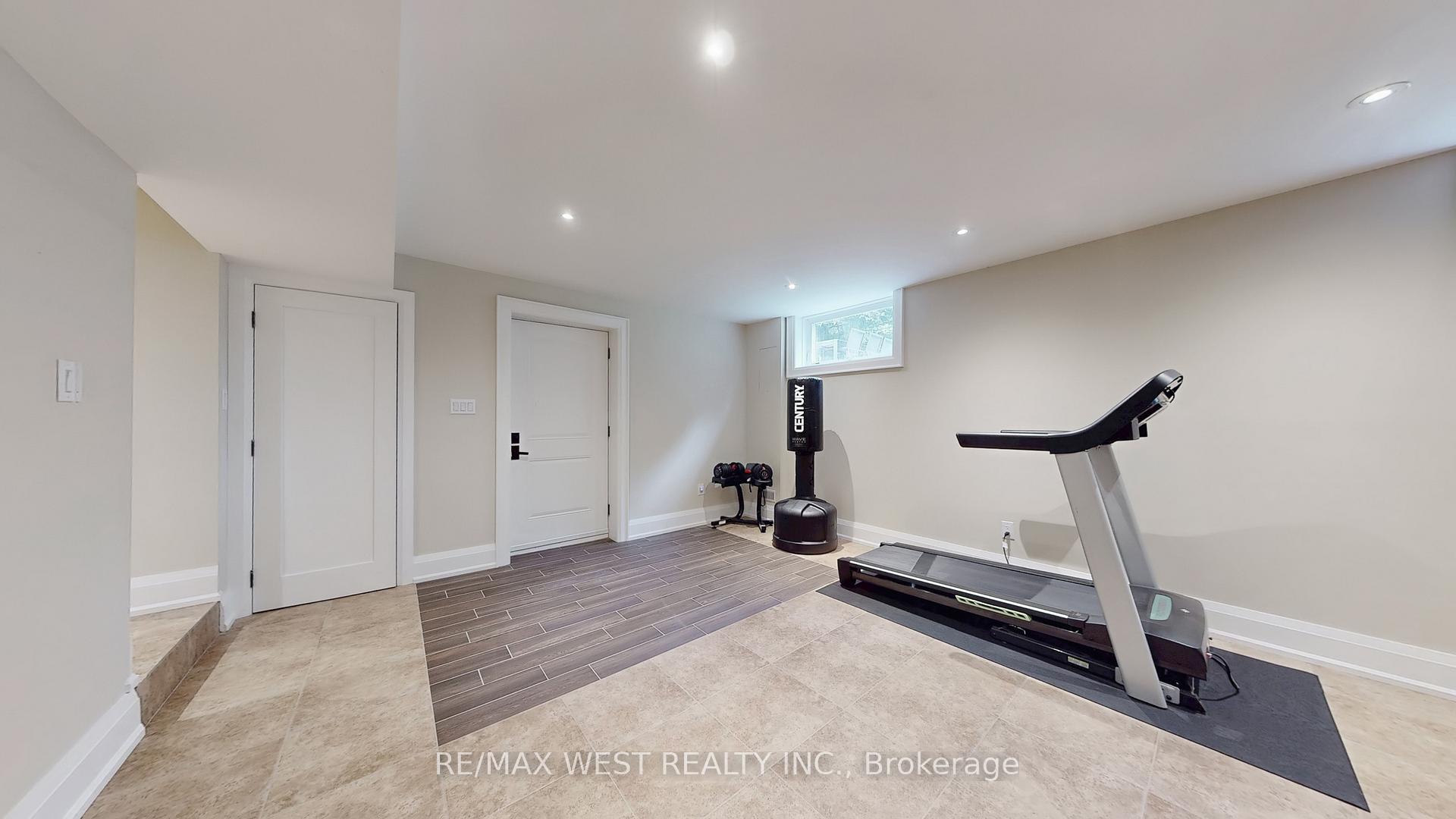Photo 16 of 30 Goodman Crescent, Vaughan, Maple — HOMEH