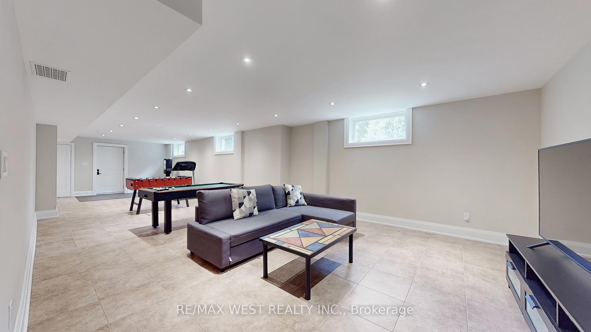 Photo 17 of 30 Goodman Crescent, Vaughan, Maple — HOMEH