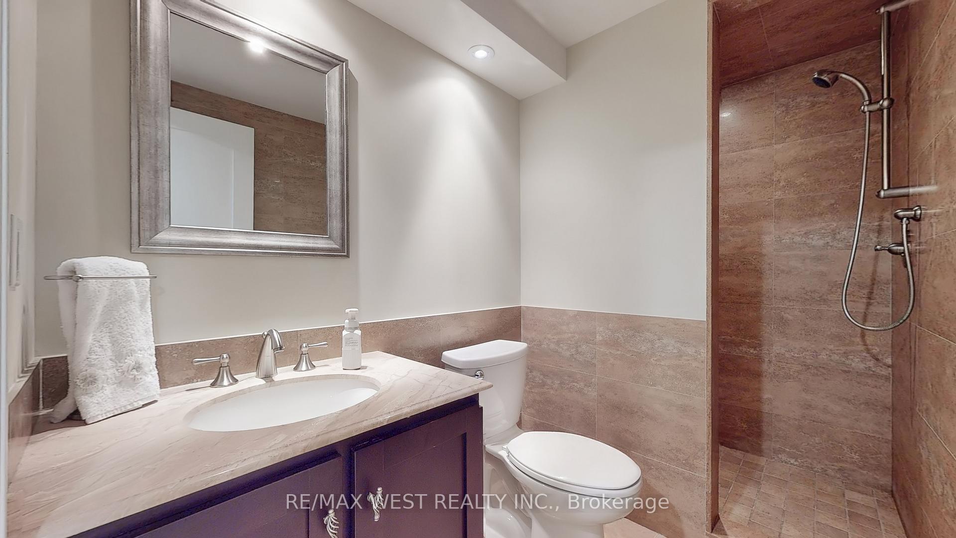 Photo 20 of 30 Goodman Crescent, Vaughan, Maple — HOMEH