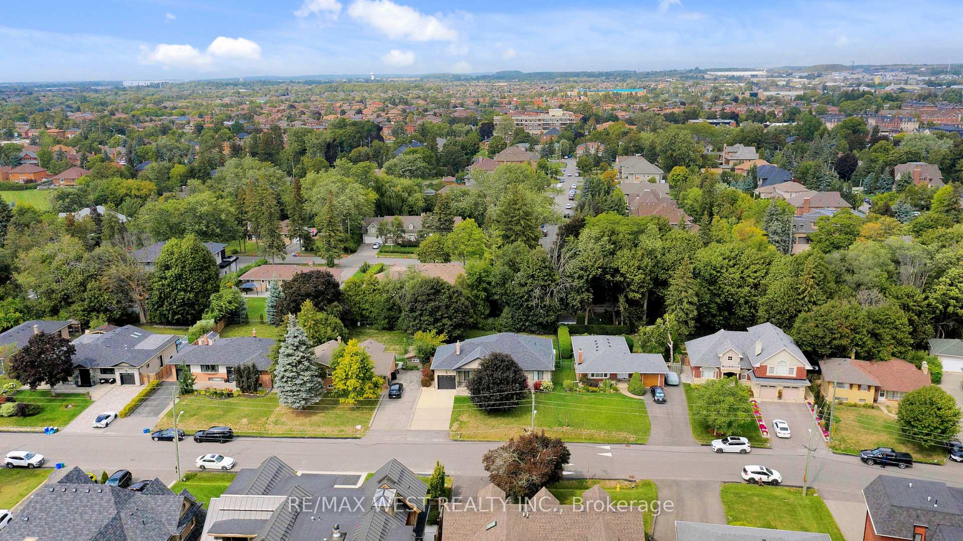 Photo 12 of 30 Goodman Crescent, Vaughan, Maple — HOMEH