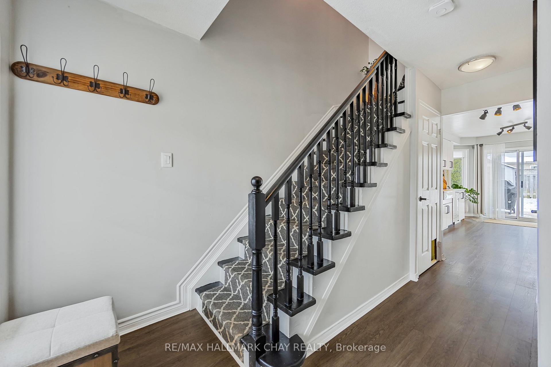 Photo 8 of 20 Basswood Drive, Barrie, Holly — HOMEH