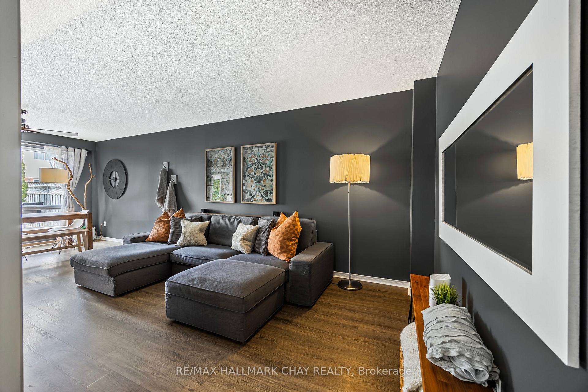 Photo 9 of 20 Basswood Drive, Barrie, Holly — HOMEH