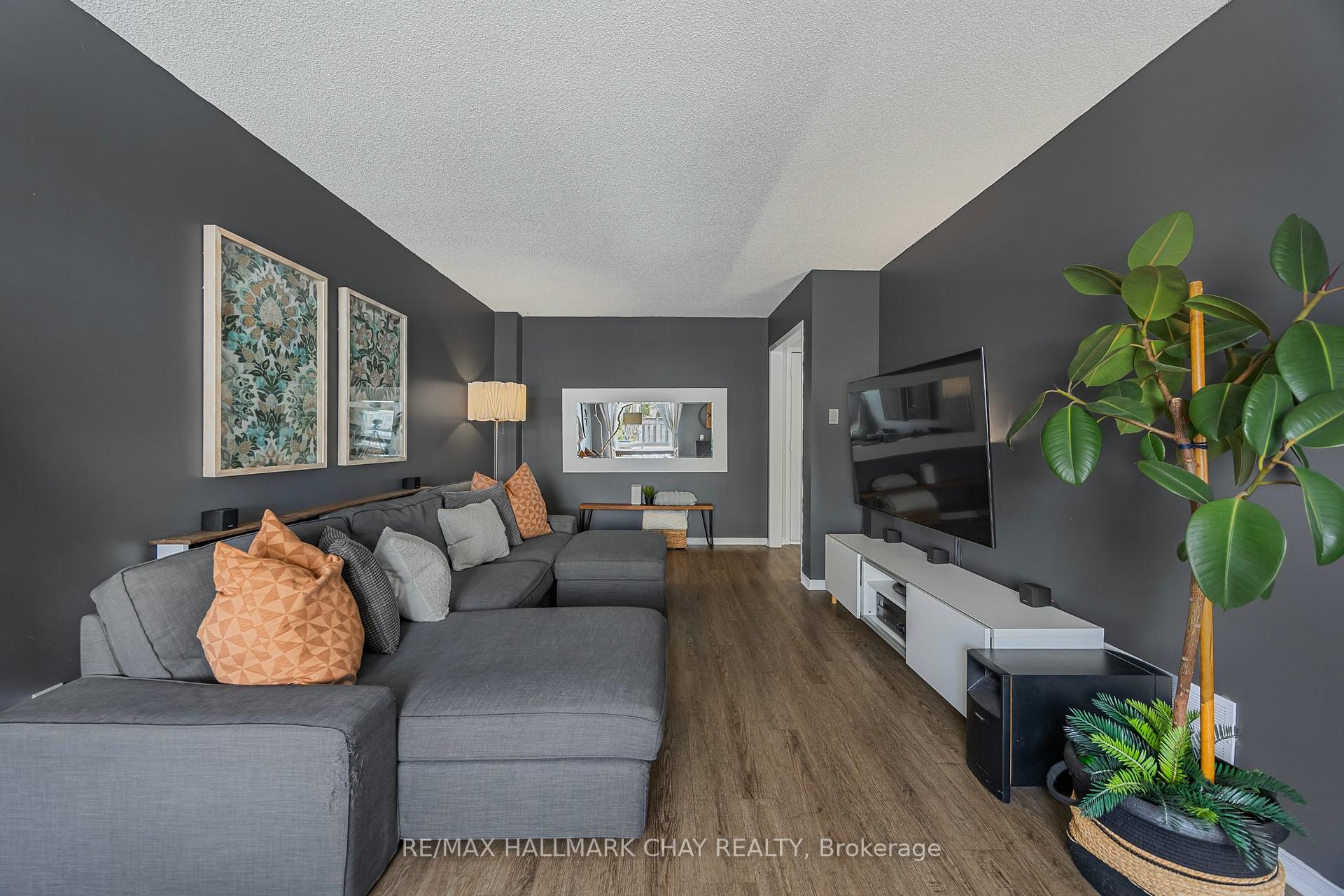 Photo 32 of 20 Basswood Drive, Barrie, Holly — HOMEH