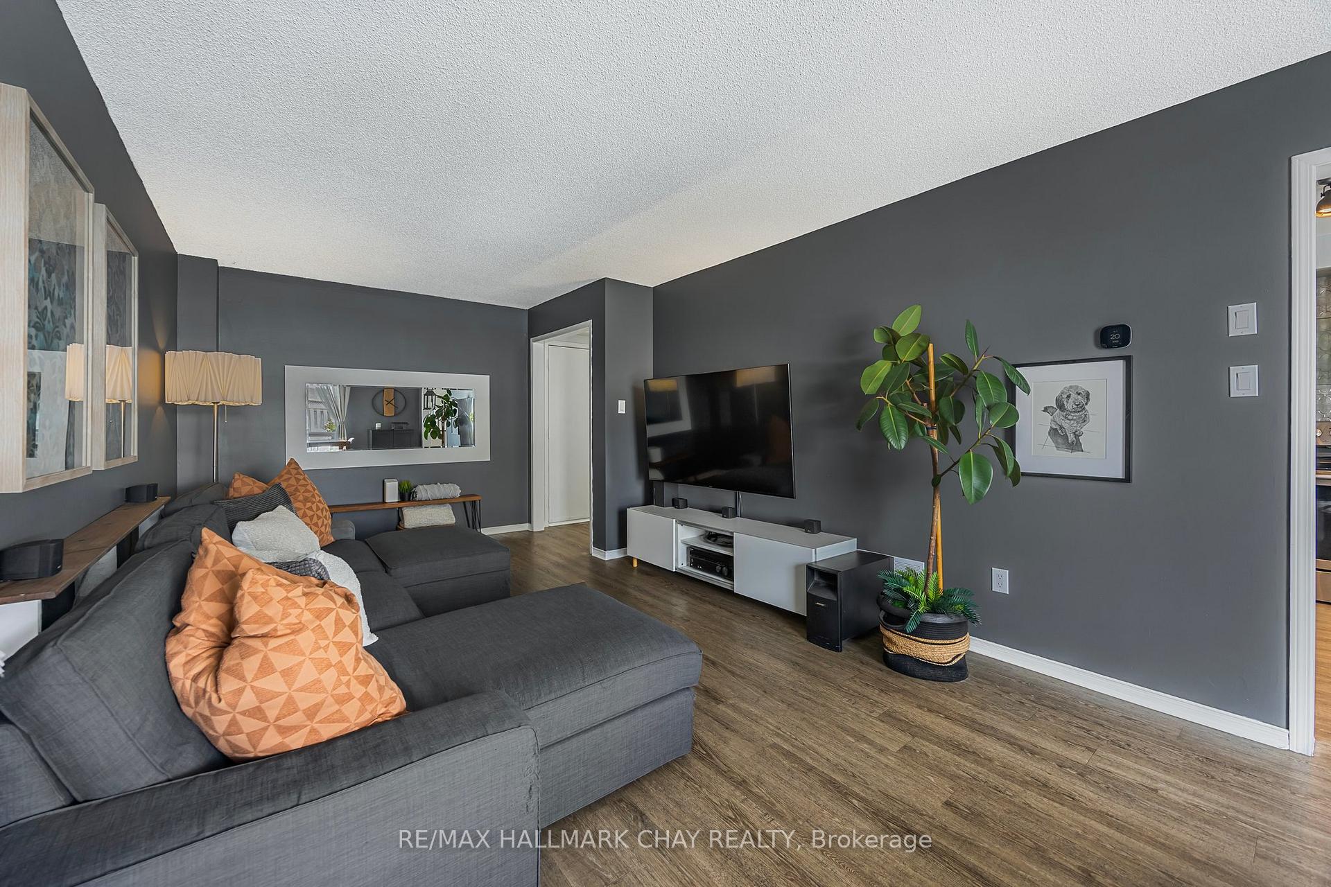 Photo 17 of 20 Basswood Drive, Barrie, Holly — HOMEH