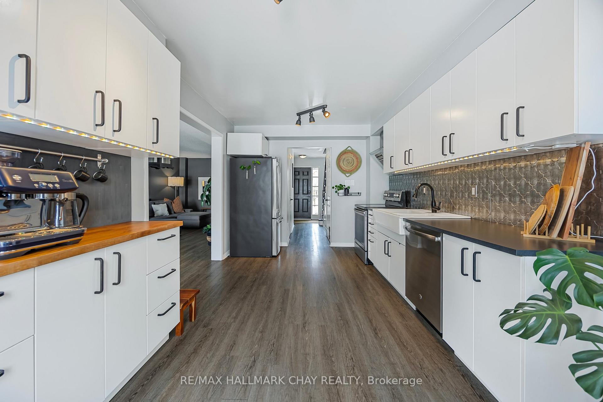 Photo 3 of 20 Basswood Drive, Barrie, Holly — HOMEH