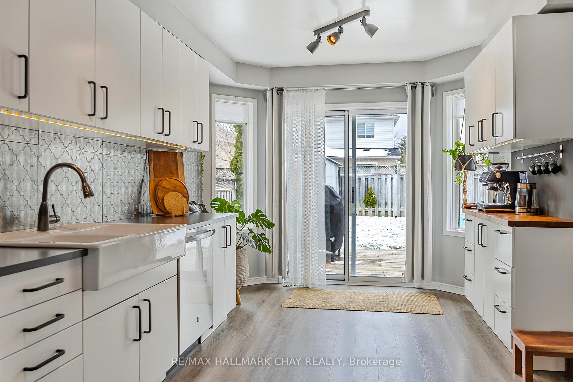 Photo 11 of 20 Basswood Drive, Barrie, Holly — HOMEH