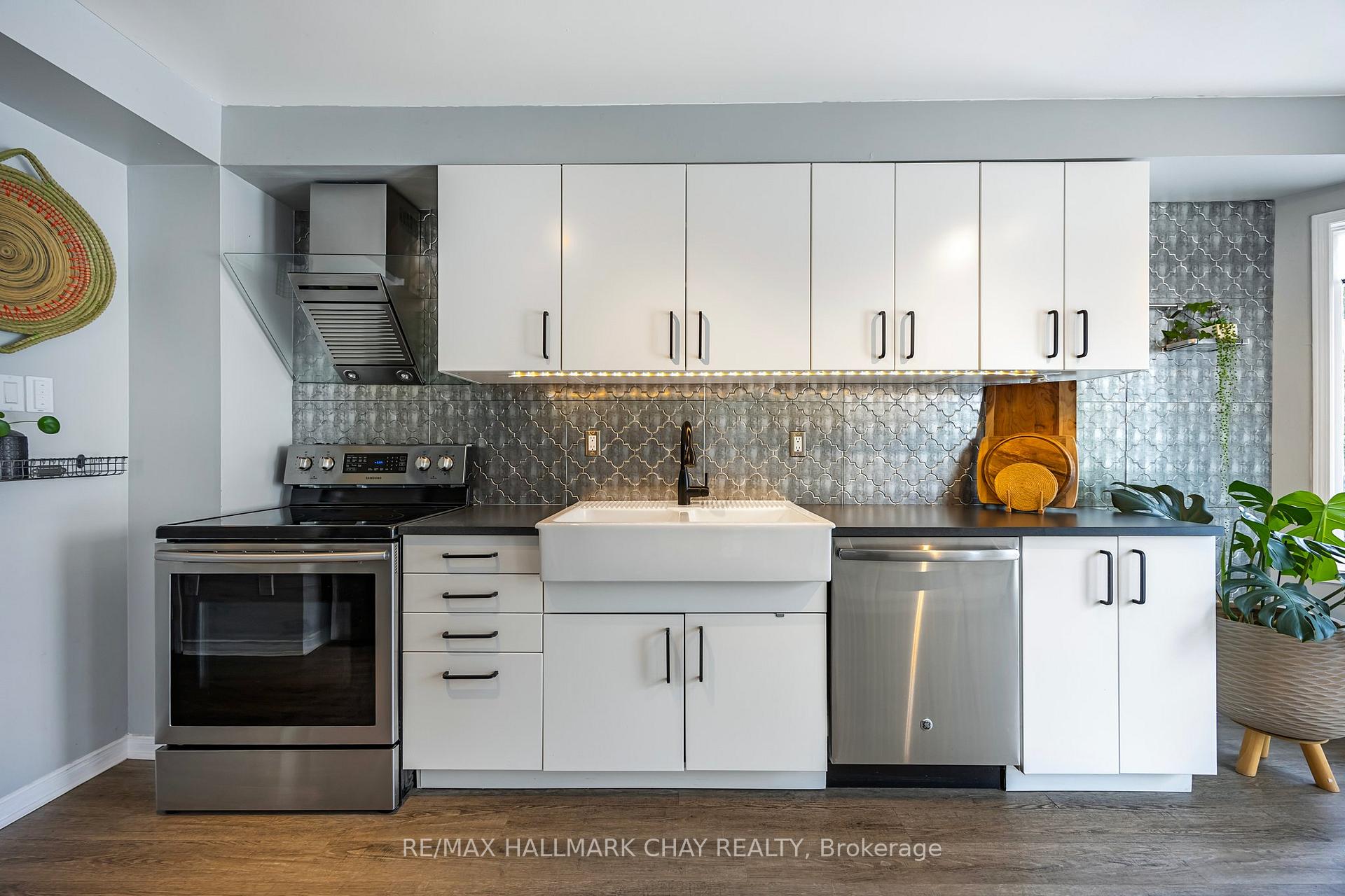 Photo 36 of 20 Basswood Drive, Barrie, Holly — HOMEH