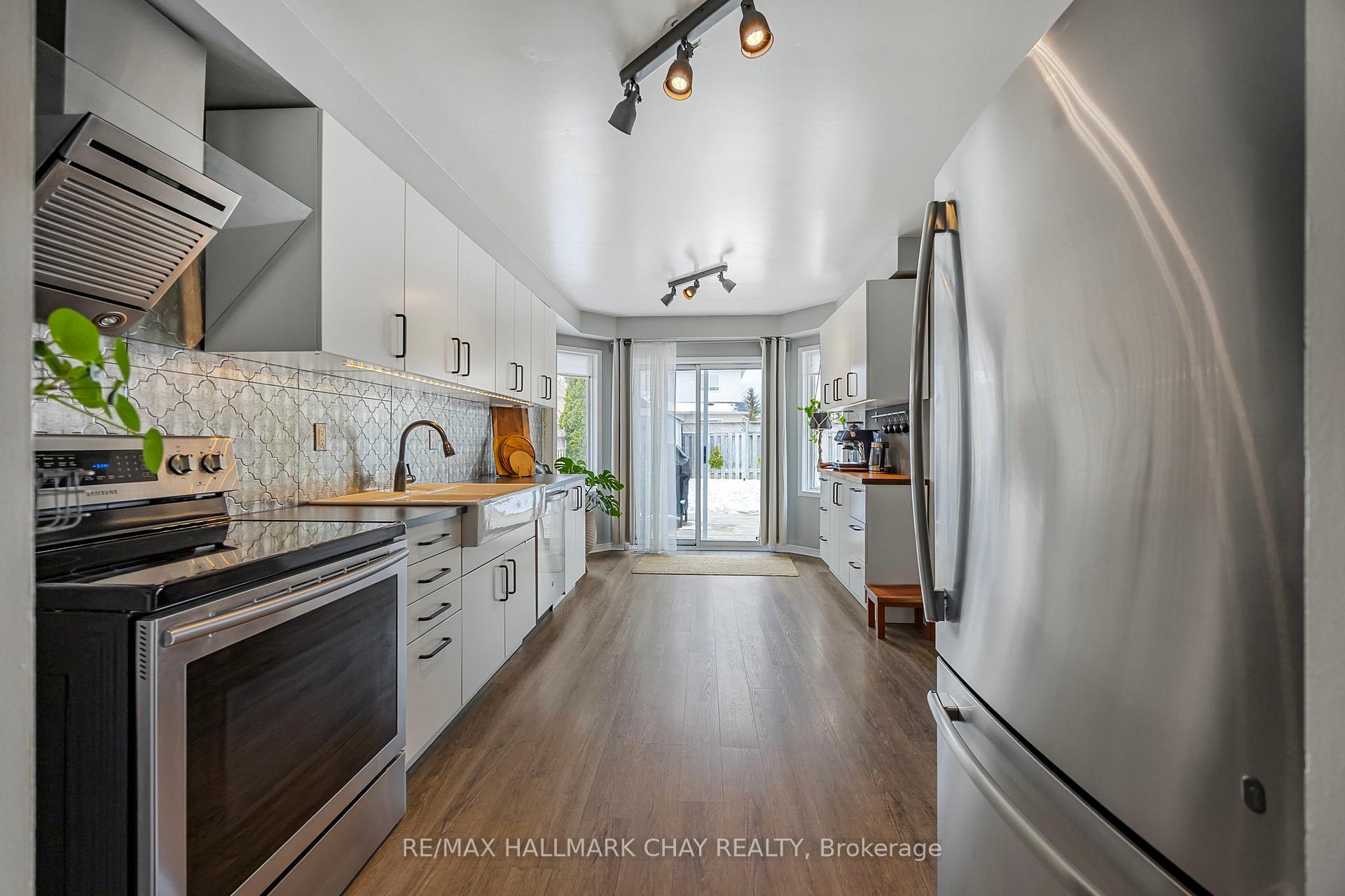 Photo 12 of 20 Basswood Drive, Barrie, Holly — HOMEH