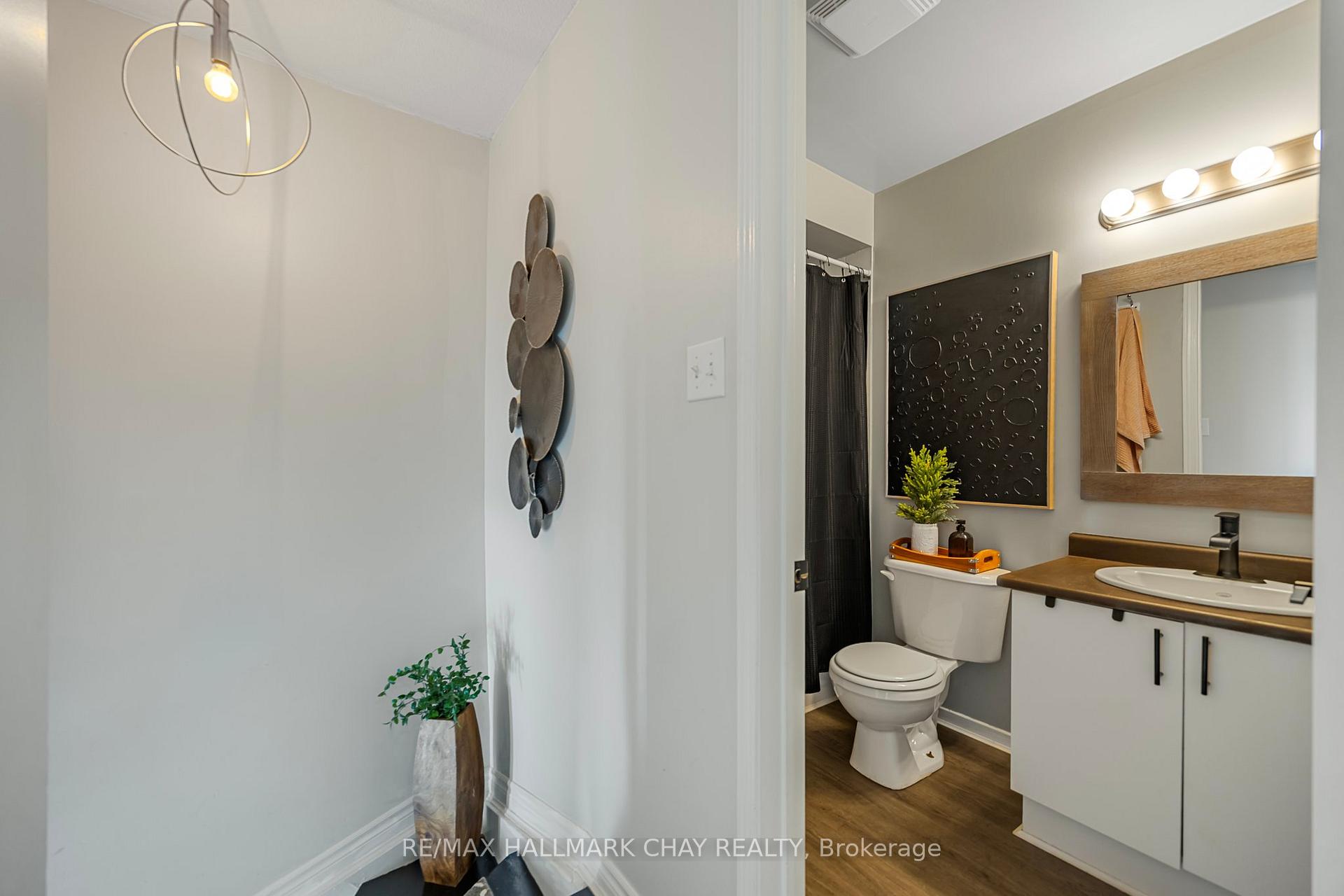 Photo 24 of 20 Basswood Drive, Barrie, Holly — HOMEH