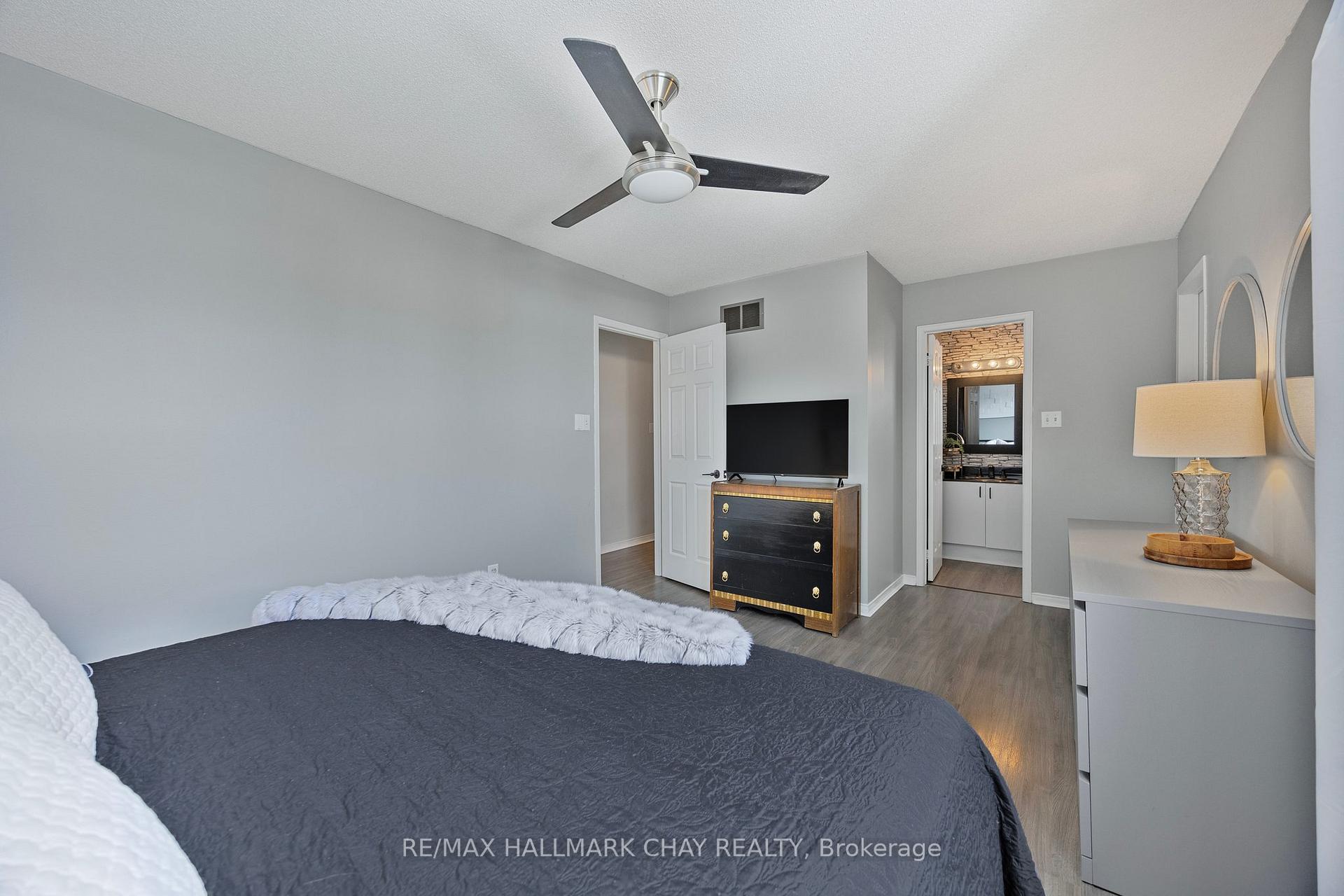 Photo 4 of 20 Basswood Drive, Barrie, Holly — HOMEH
