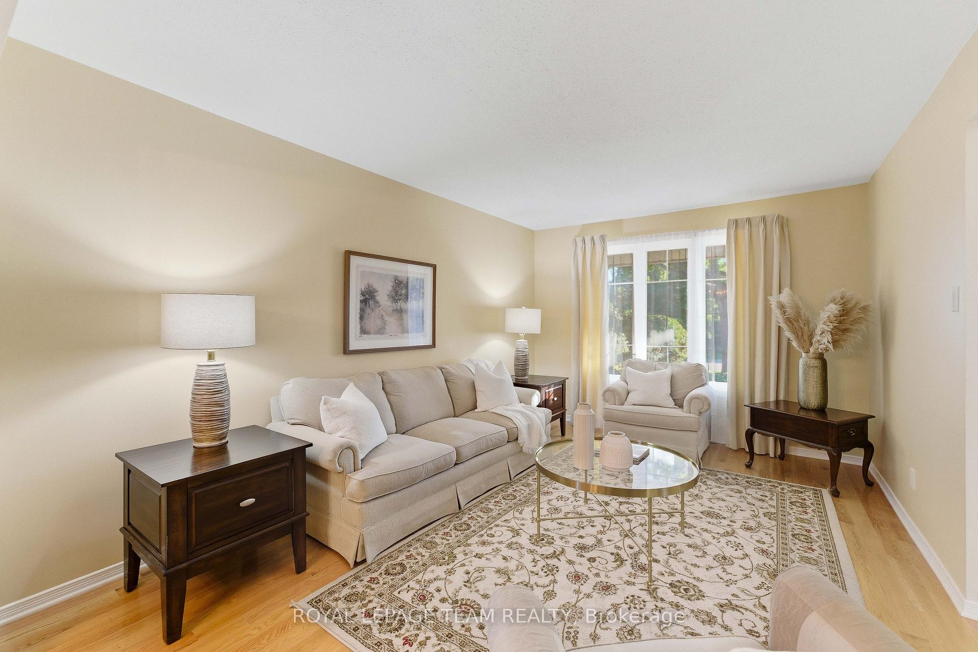 Photo 8 of 54 Pickwick Drive, Ottawa, Barrhaven - Cedargrove/Fraserdale — HOMEH