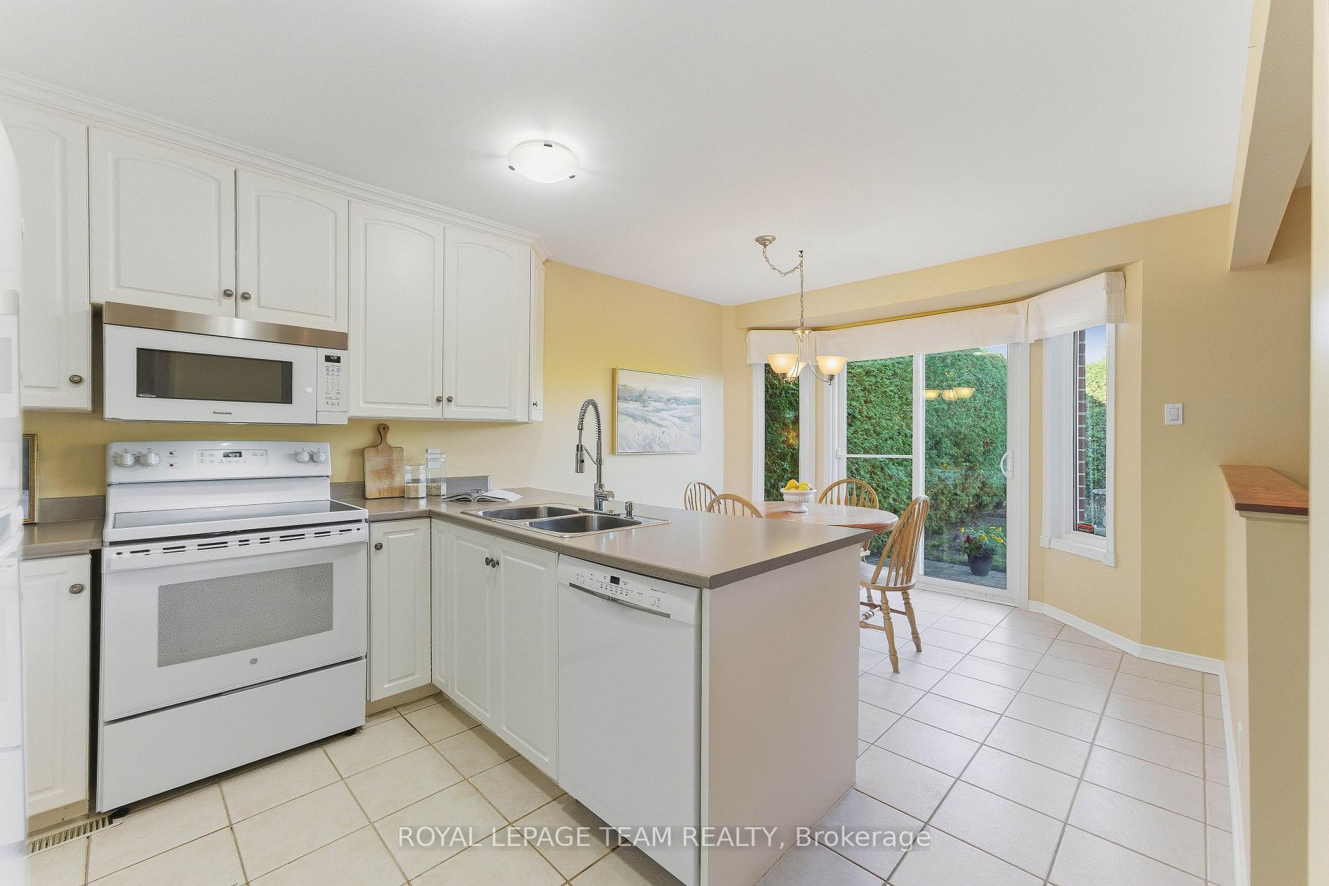 Photo 6 of 54 Pickwick Drive, Ottawa, Barrhaven - Cedargrove/Fraserdale — HOMEH