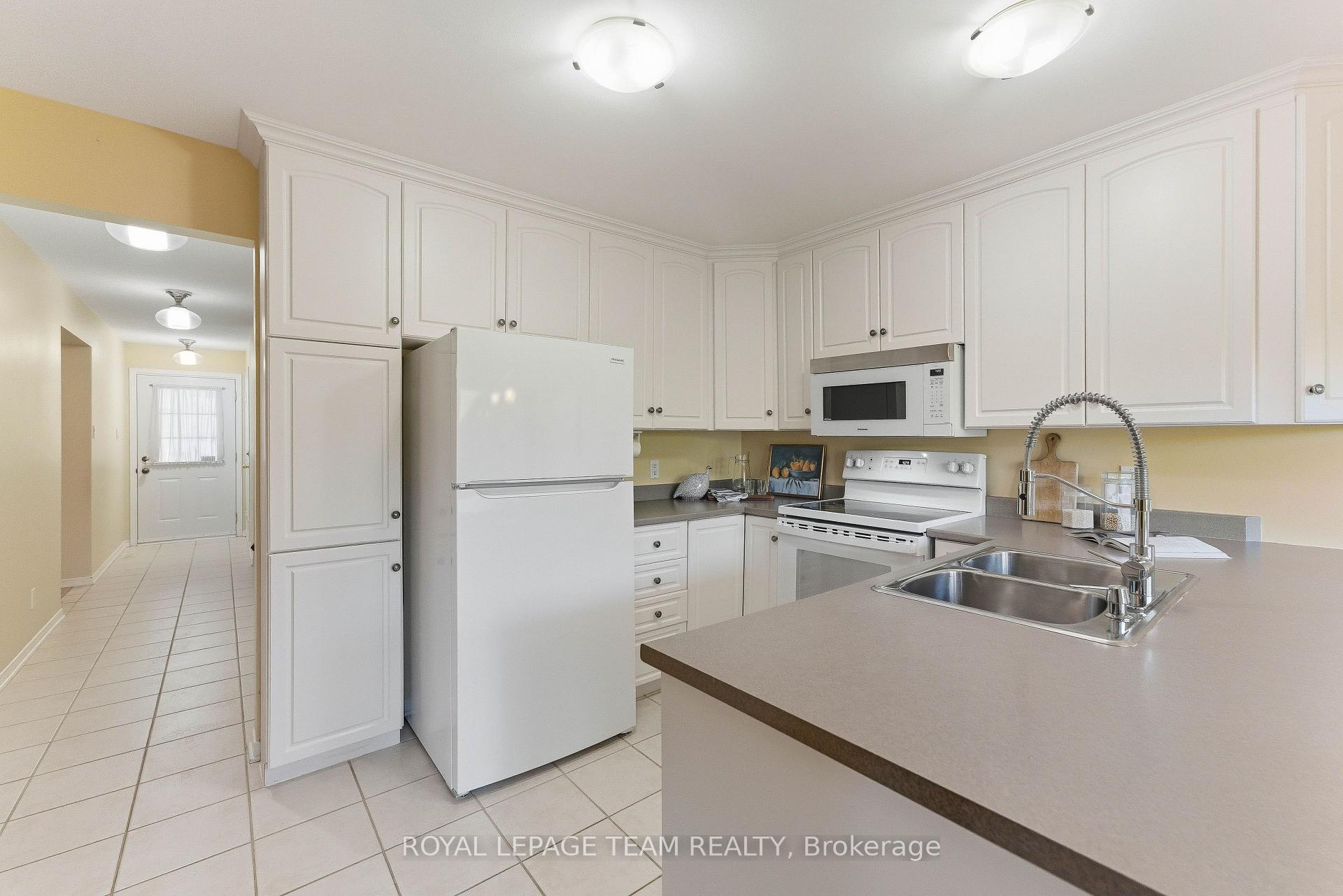 Photo 11 of 54 Pickwick Drive, Ottawa, Barrhaven - Cedargrove/Fraserdale — HOMEH