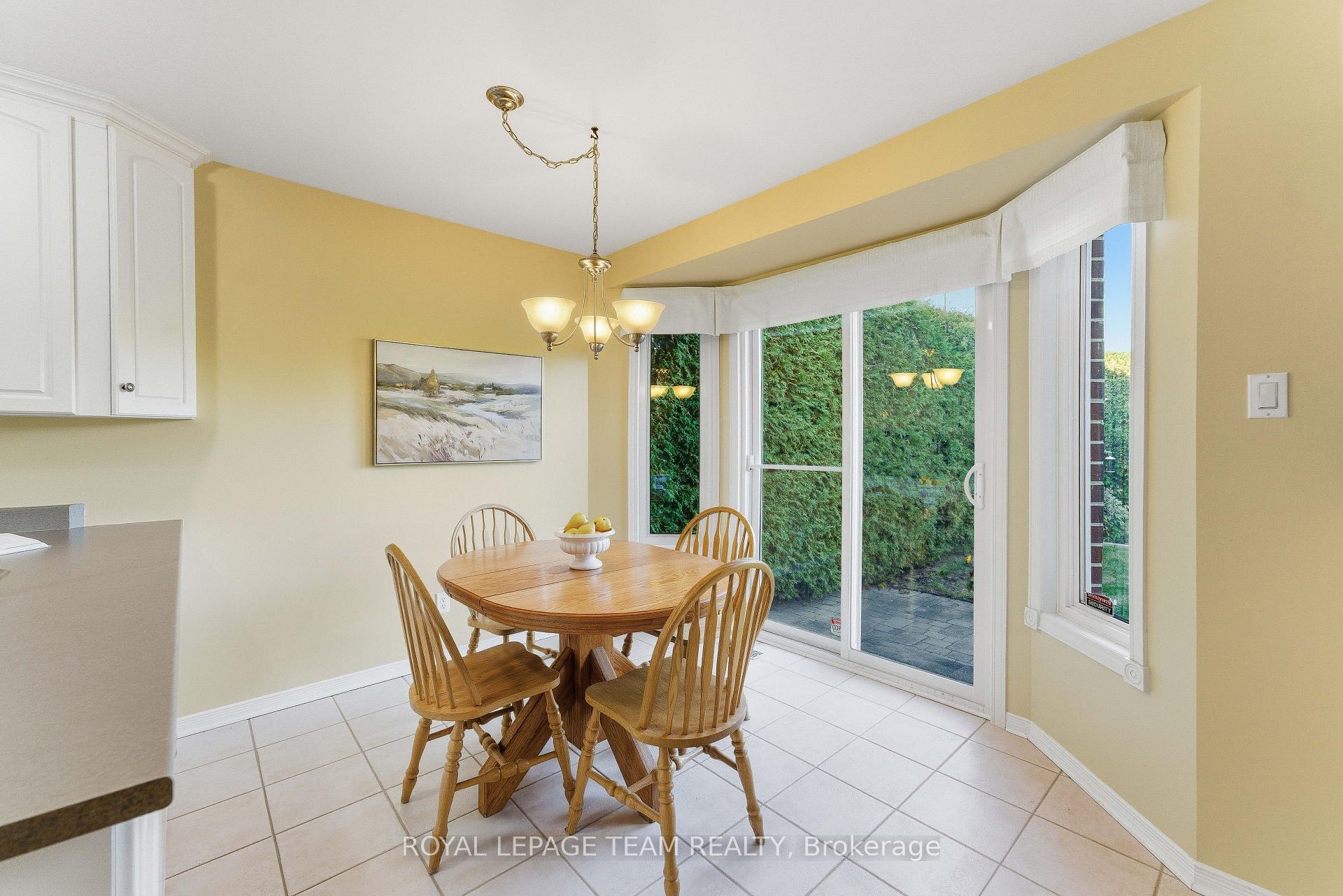 Photo 4 of 54 Pickwick Drive, Ottawa, Barrhaven - Cedargrove/Fraserdale — HOMEH