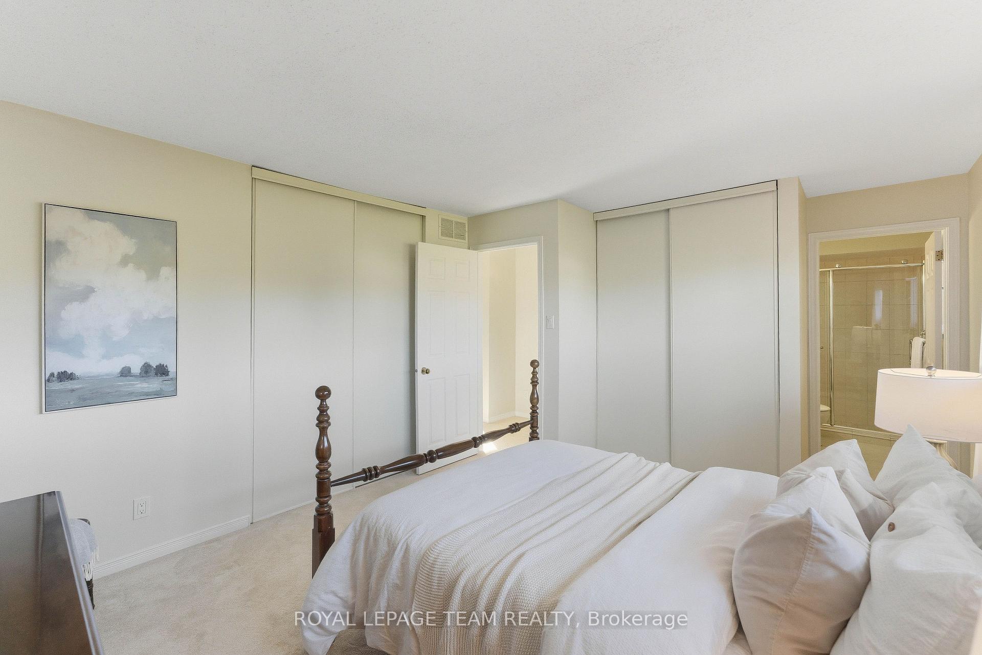 Photo 18 of 54 Pickwick Drive, Ottawa, Barrhaven - Cedargrove/Fraserdale — HOMEH