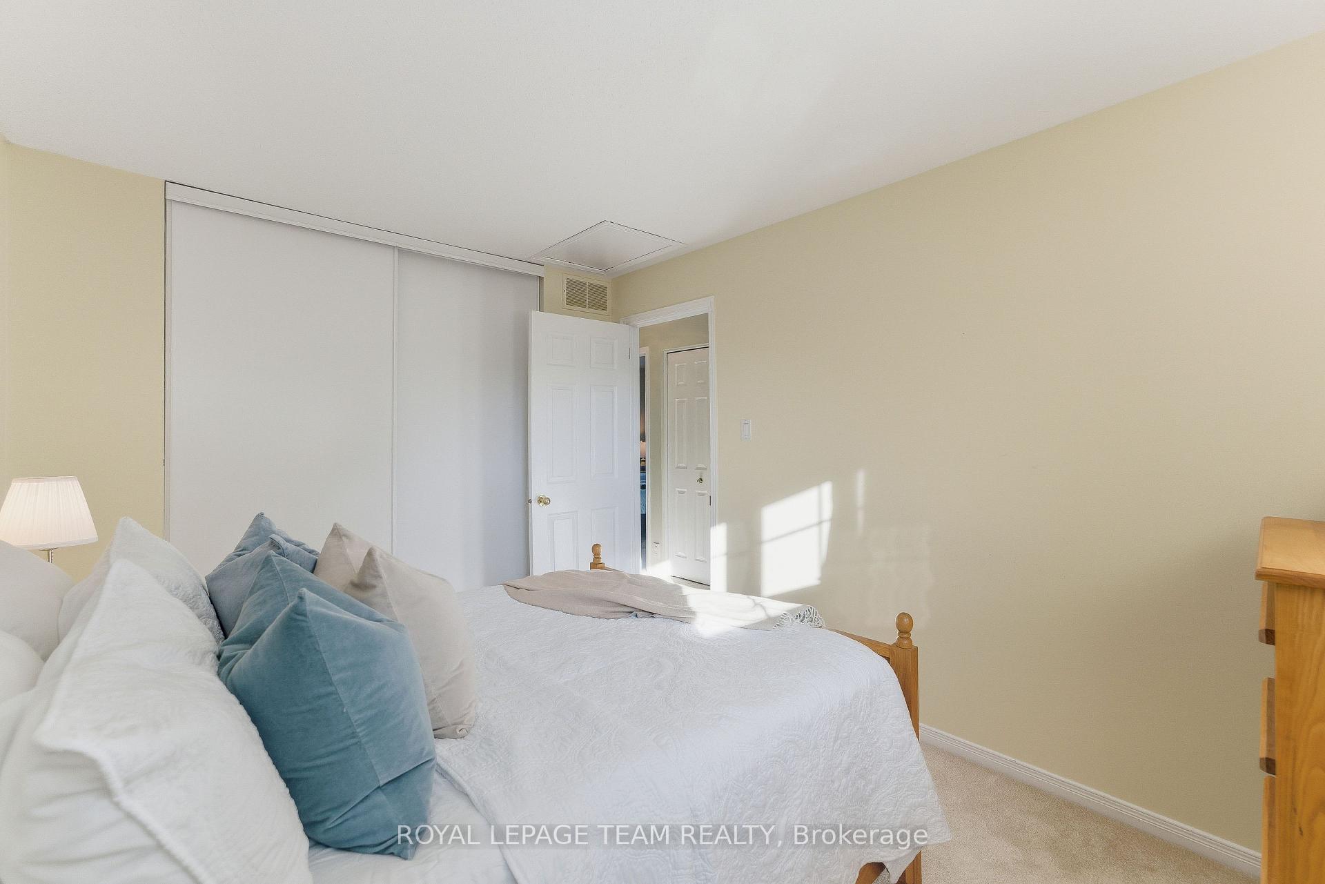 Photo 26 of 54 Pickwick Drive, Ottawa, Barrhaven - Cedargrove/Fraserdale — HOMEH