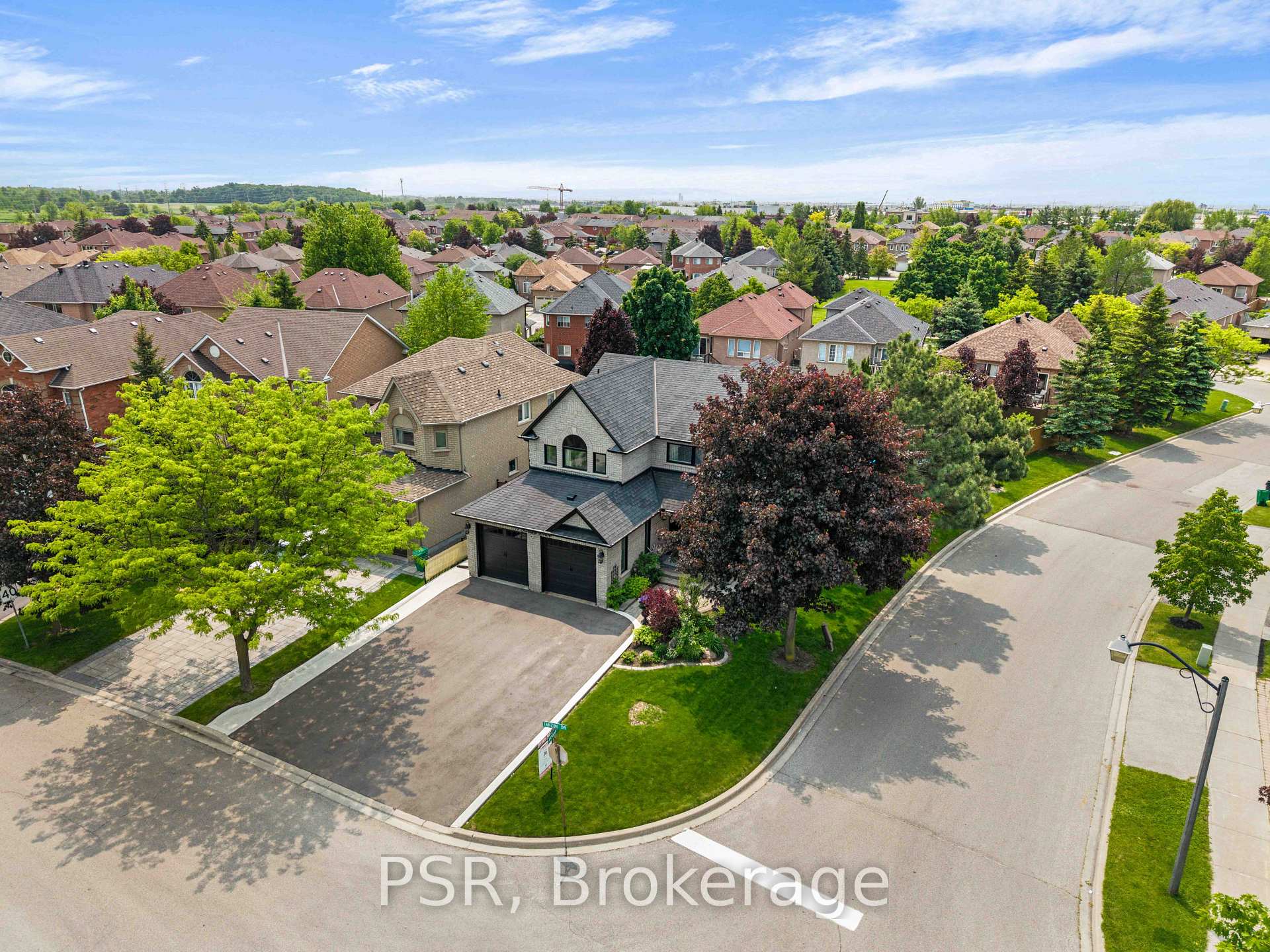 Photo 2 of 11 Tanzini Drive, Caledon, Bolton East — HOMEH