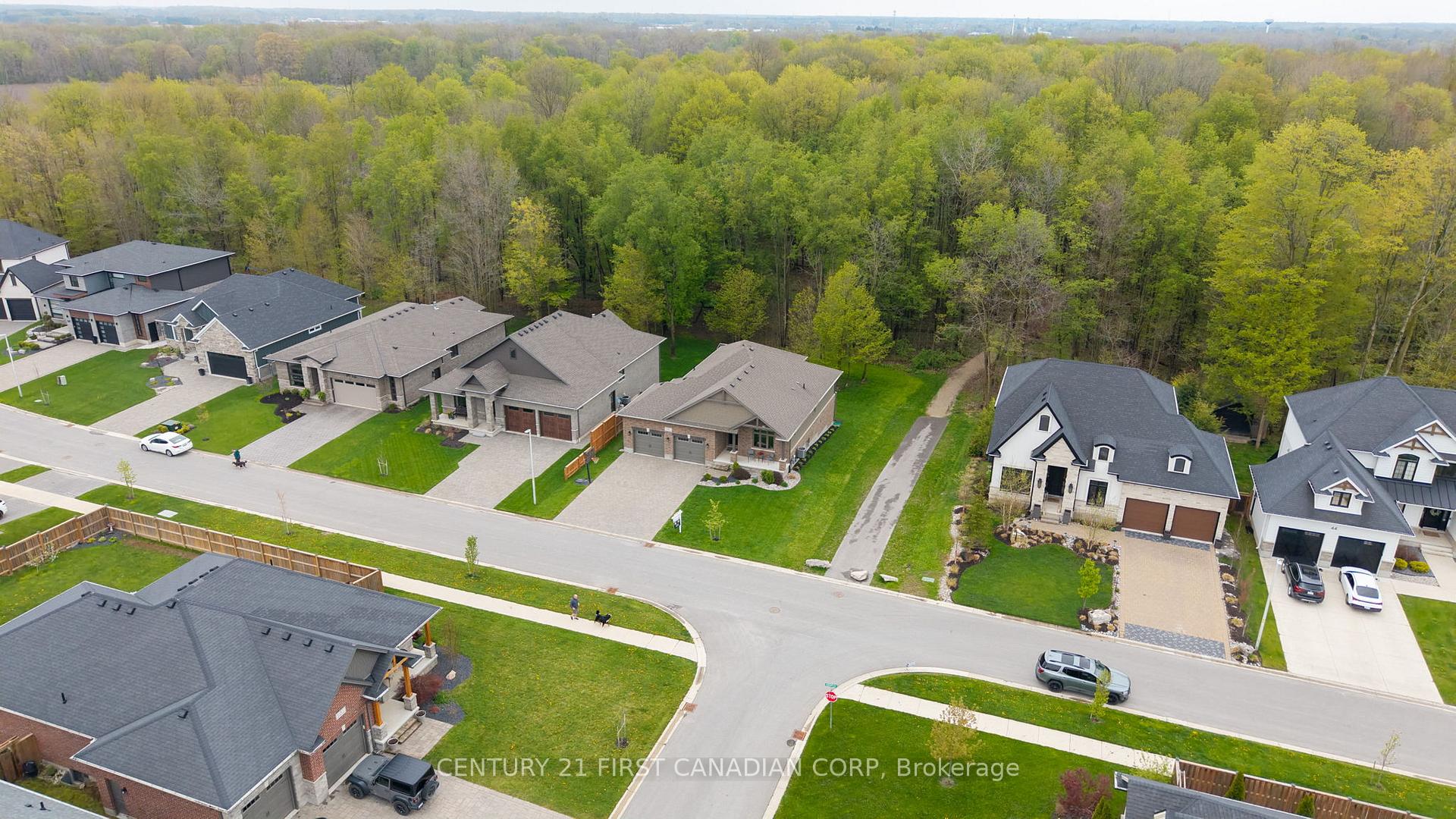 Photo 5 of 52 Kemp Crescent, Strathroy-Caradoc, NE — HOMEH