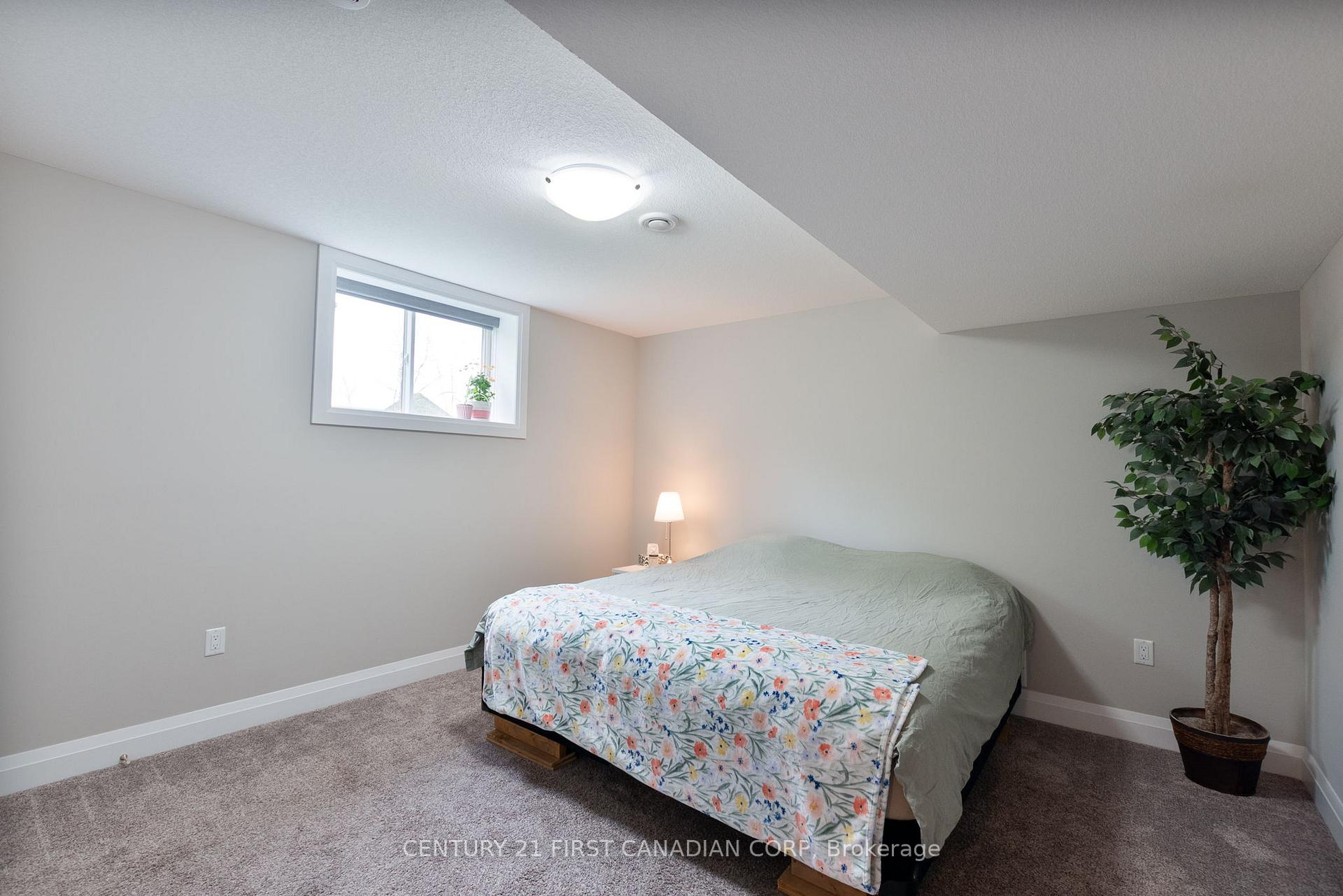 Photo 32 of 52 Kemp Crescent, Strathroy-Caradoc, NE — HOMEH