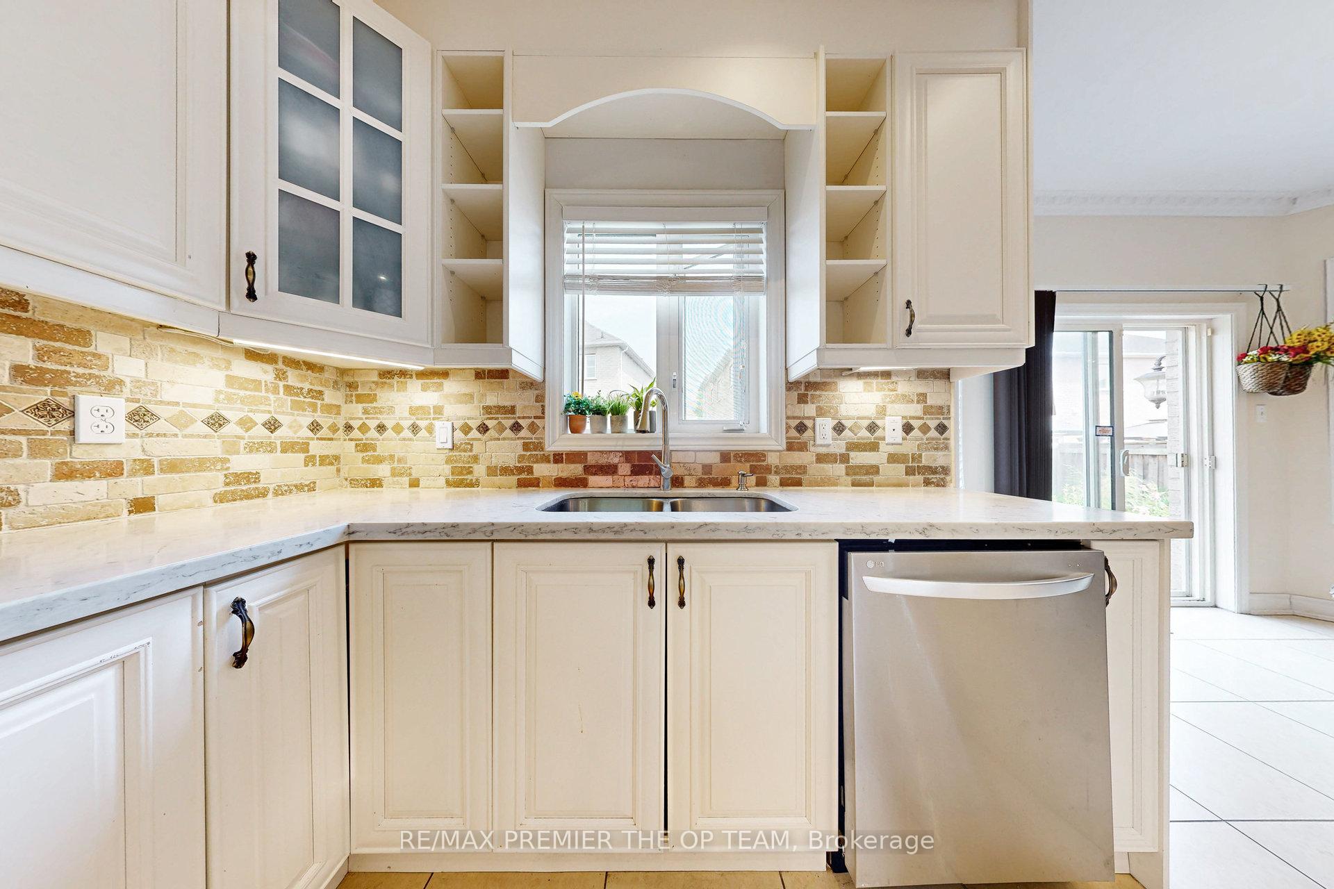 Photo 17 of 59 Rossi Drive, Vaughan, Vellore Village — HOMEH