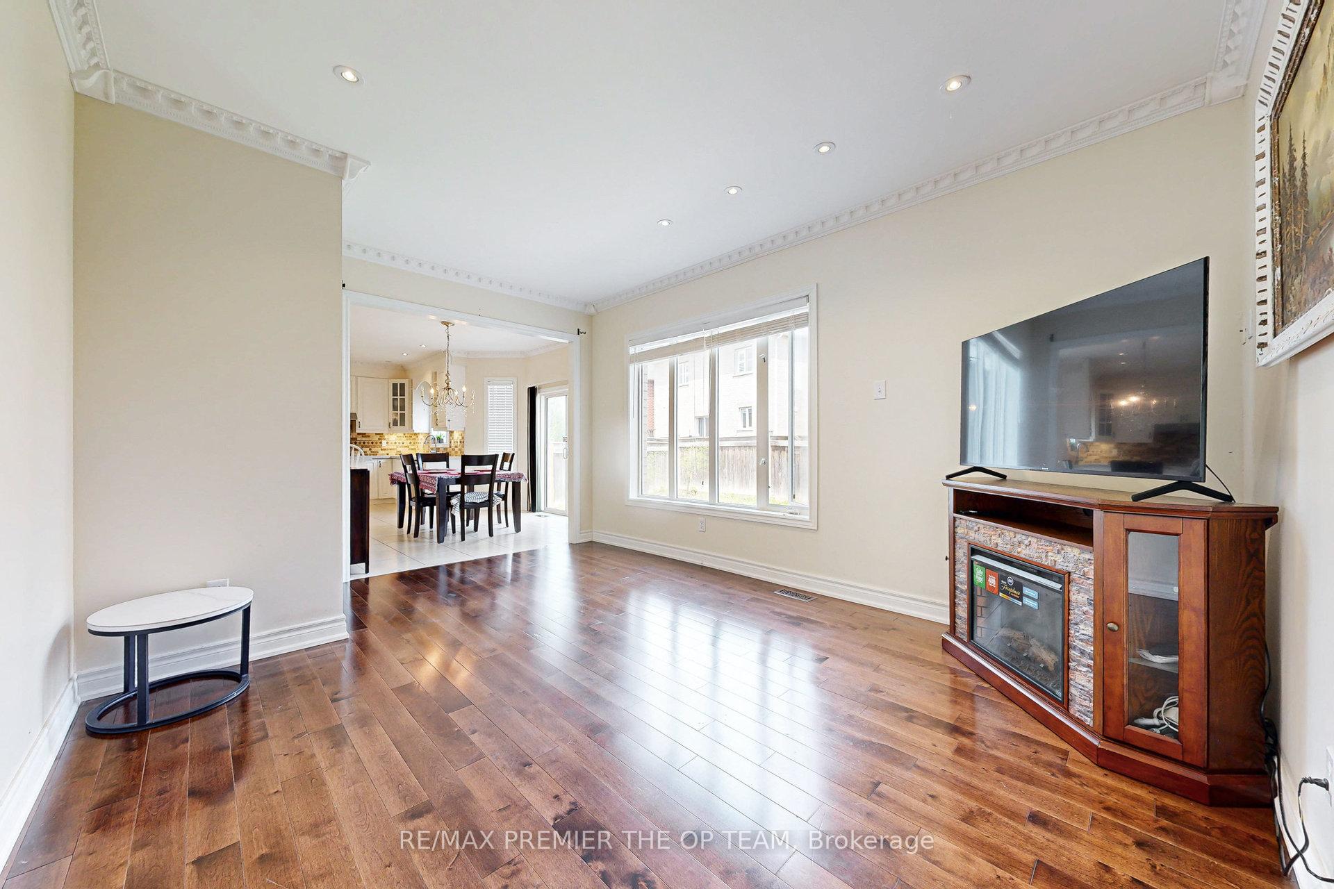 Photo 11 of 59 Rossi Drive, Vaughan, Vellore Village — HOMEH