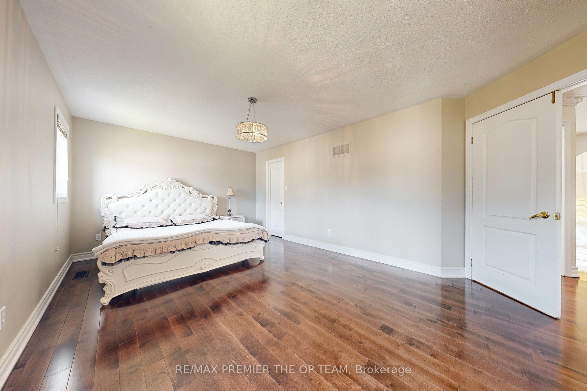 Photo 9 of 59 Rossi Drive, Vaughan, Vellore Village — HOMEH