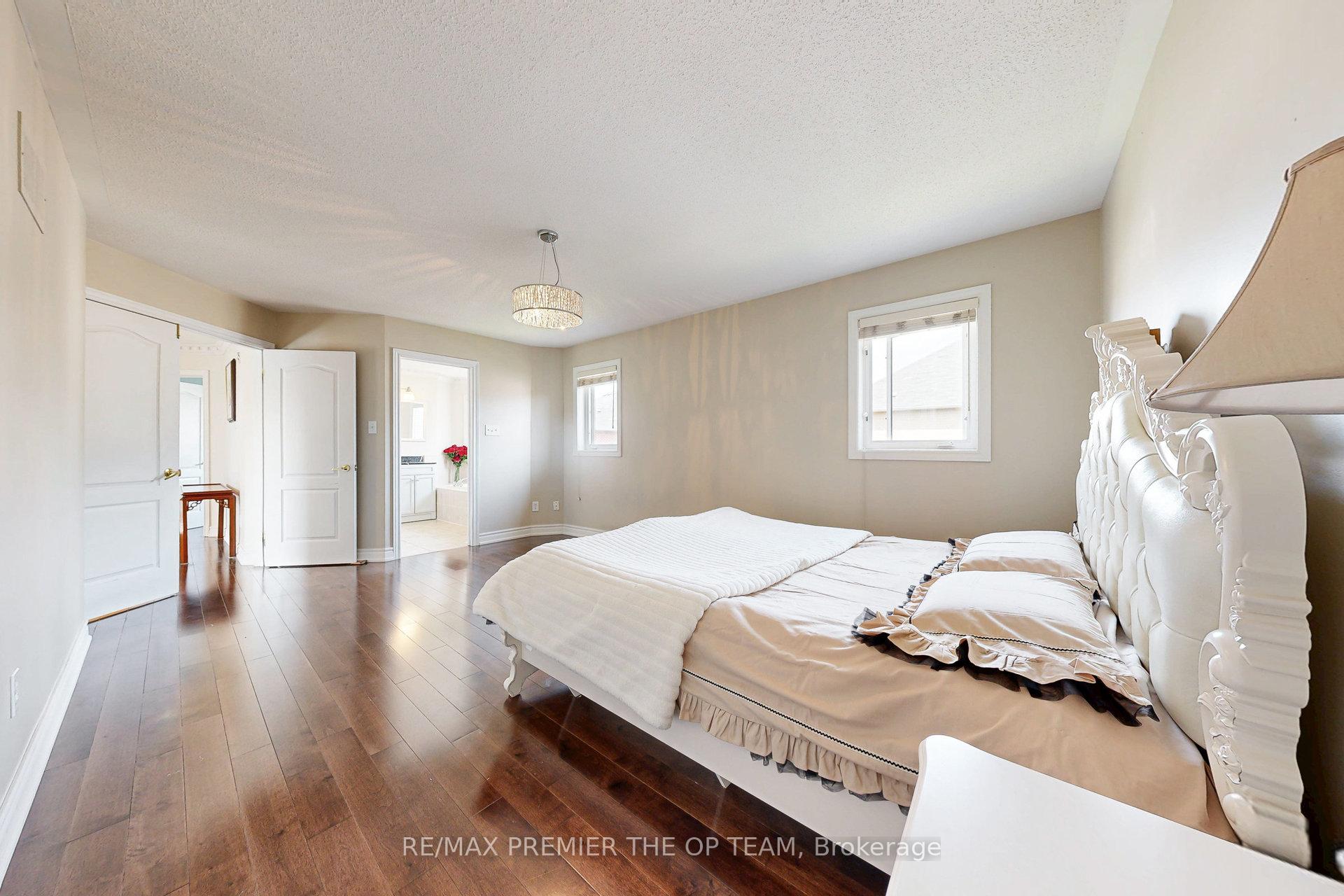 Photo 13 of 59 Rossi Drive, Vaughan, Vellore Village — HOMEH