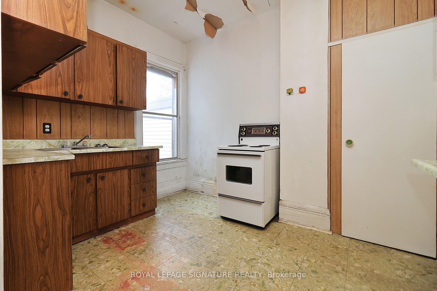 Photo 9 of 360 Logan Avenue, Toronto, South Riverdale — HOMEH