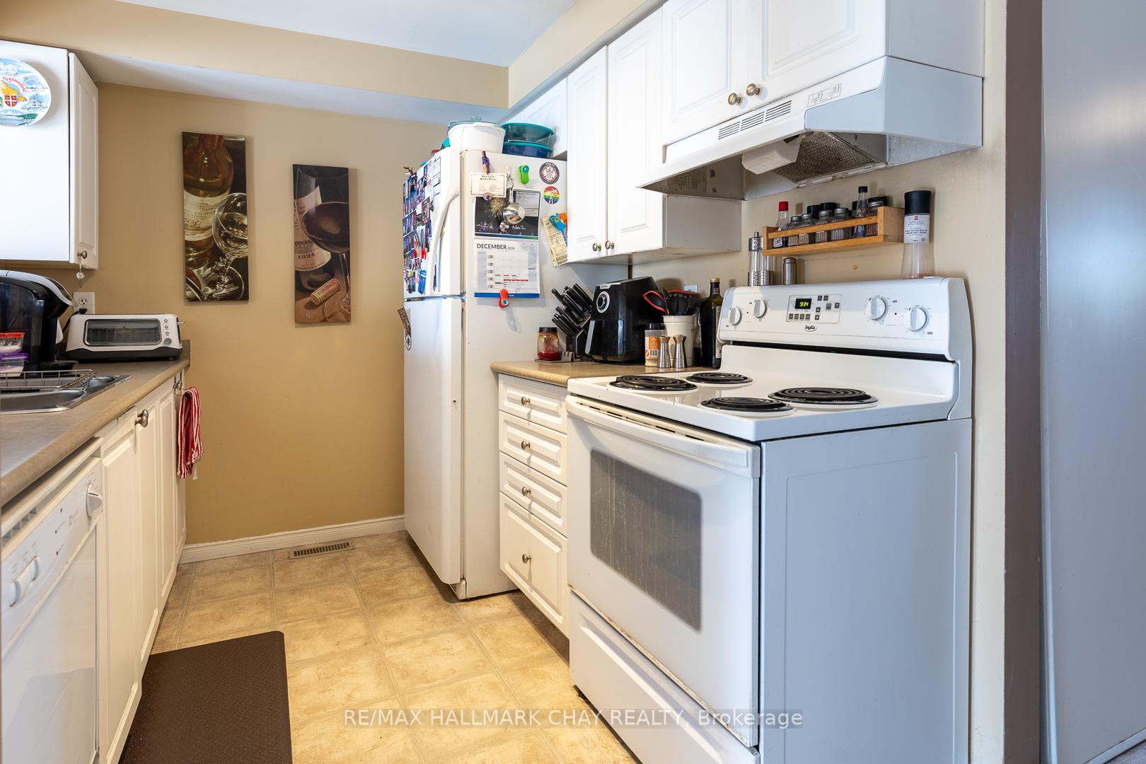 Photo 8 of 17 Majesty Boulevard, Barrie, Innis-Shore — HOMEH