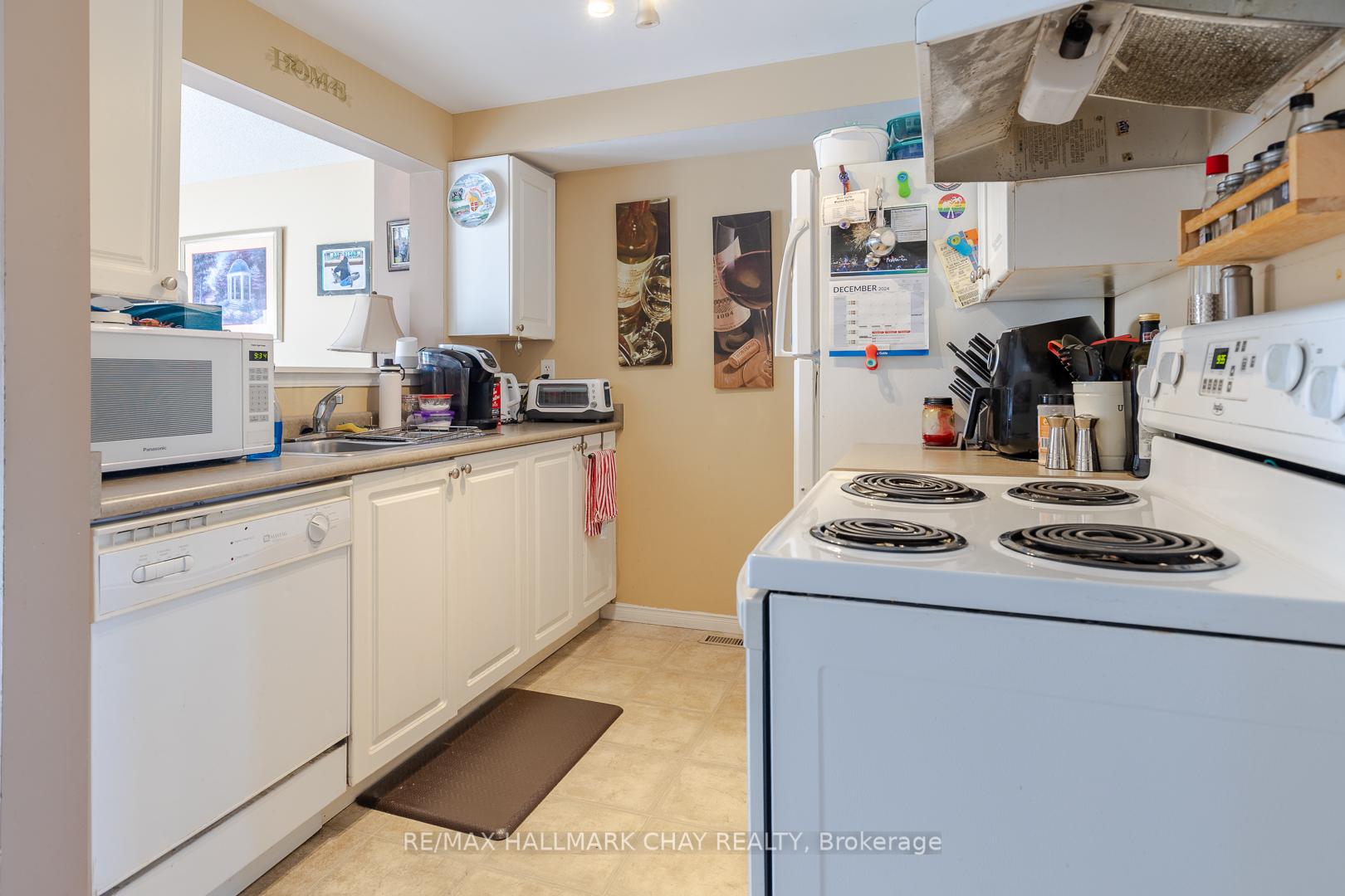 Photo 3 of 17 Majesty Boulevard, Barrie, Innis-Shore — HOMEH