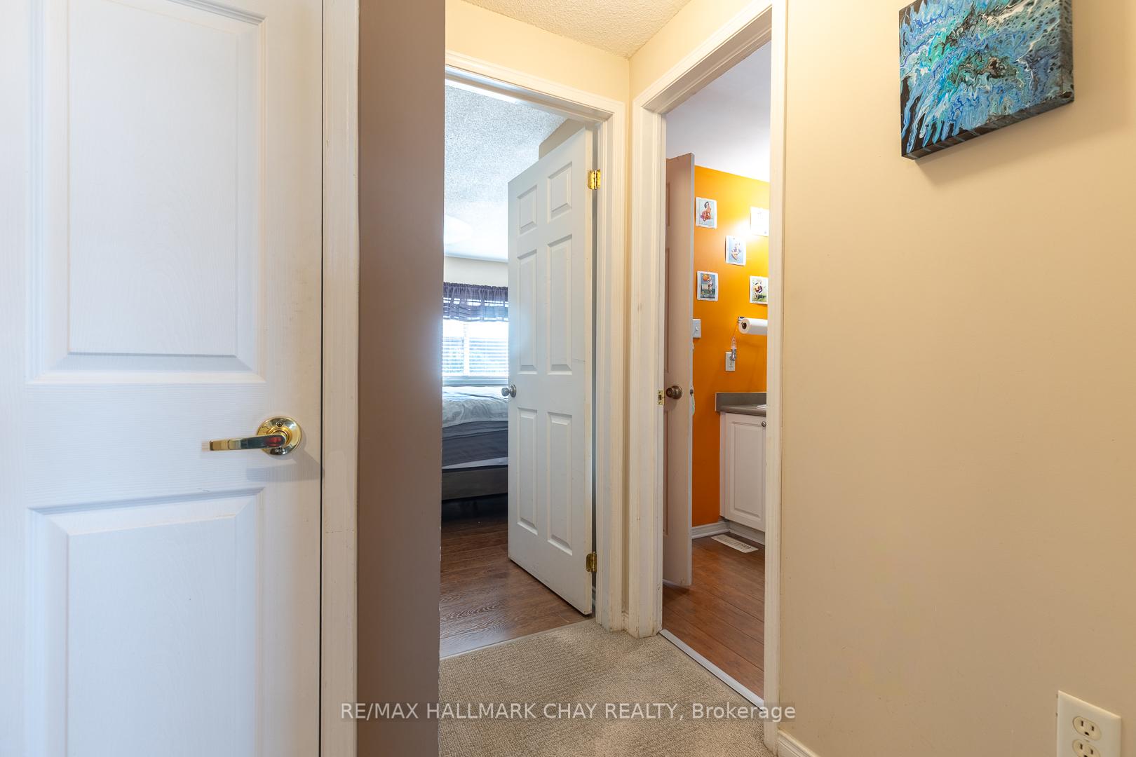 Photo 4 of 17 Majesty Boulevard, Barrie, Innis-Shore — HOMEH