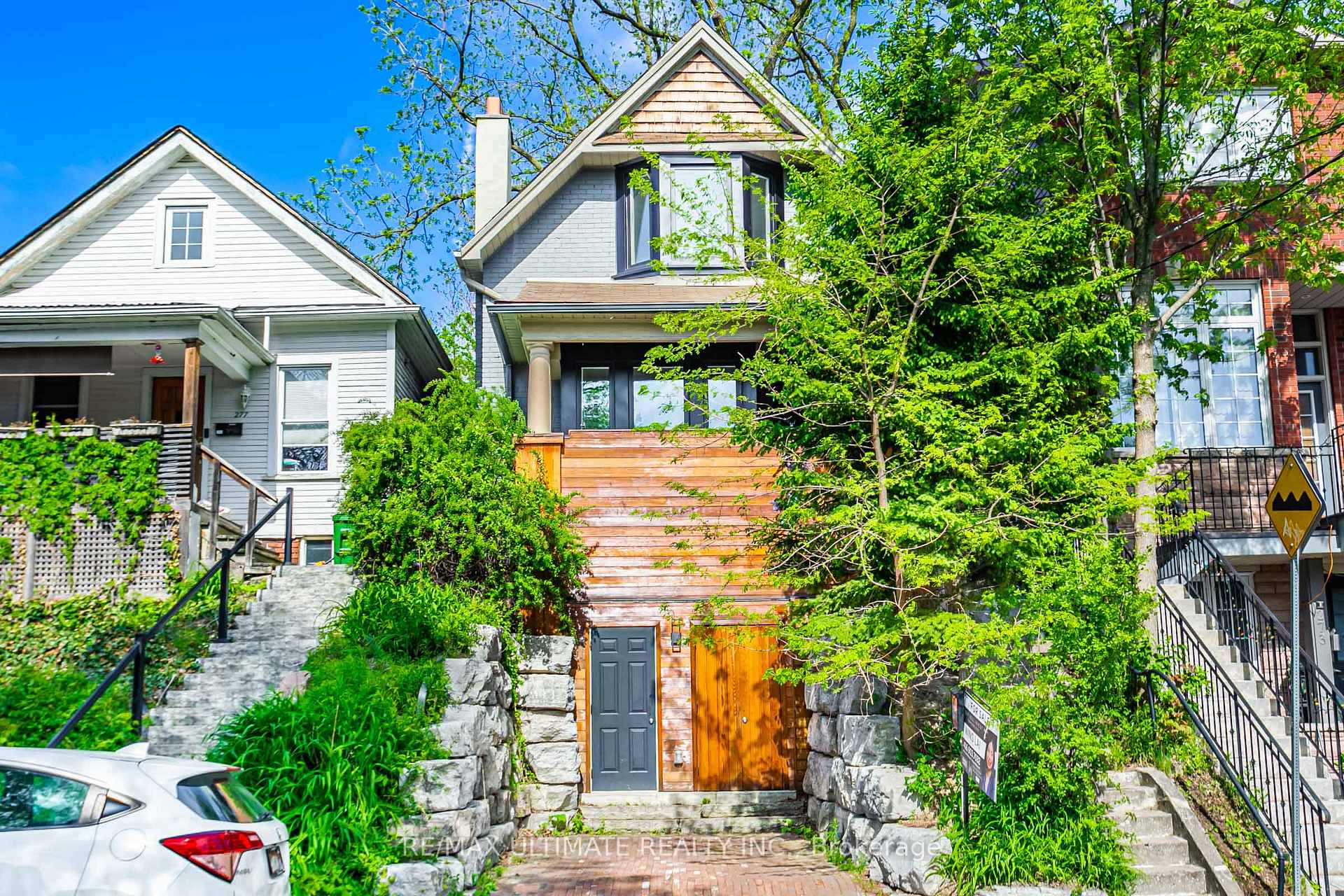 Front of 275 Kenilworth Avenue