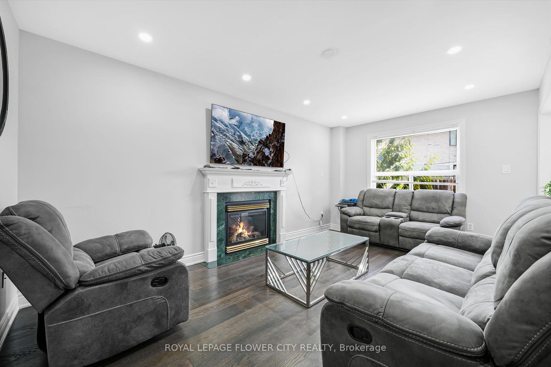 Photo 9 of 4 Stephanie Lane, Barrie, Painswick South — HOMEH